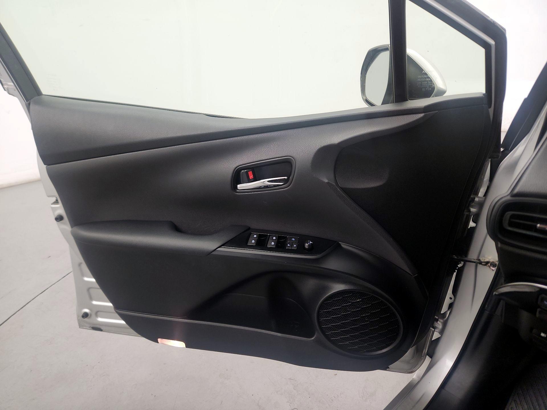 Thumbnail: 2017 Toyota Prius - 10