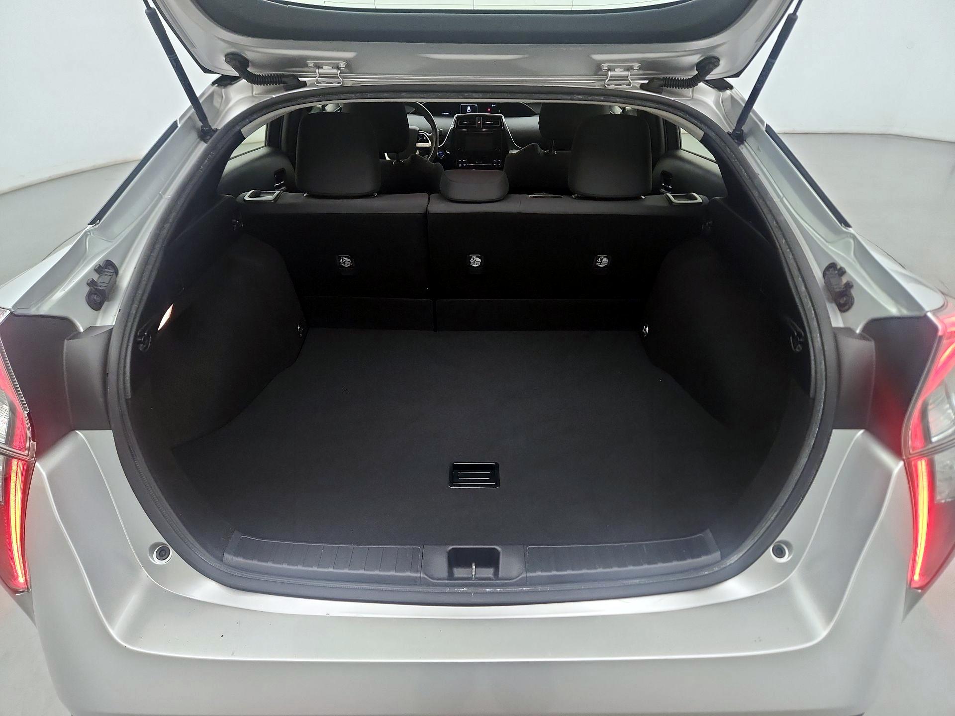 Thumbnail: 2017 Toyota Prius - 17