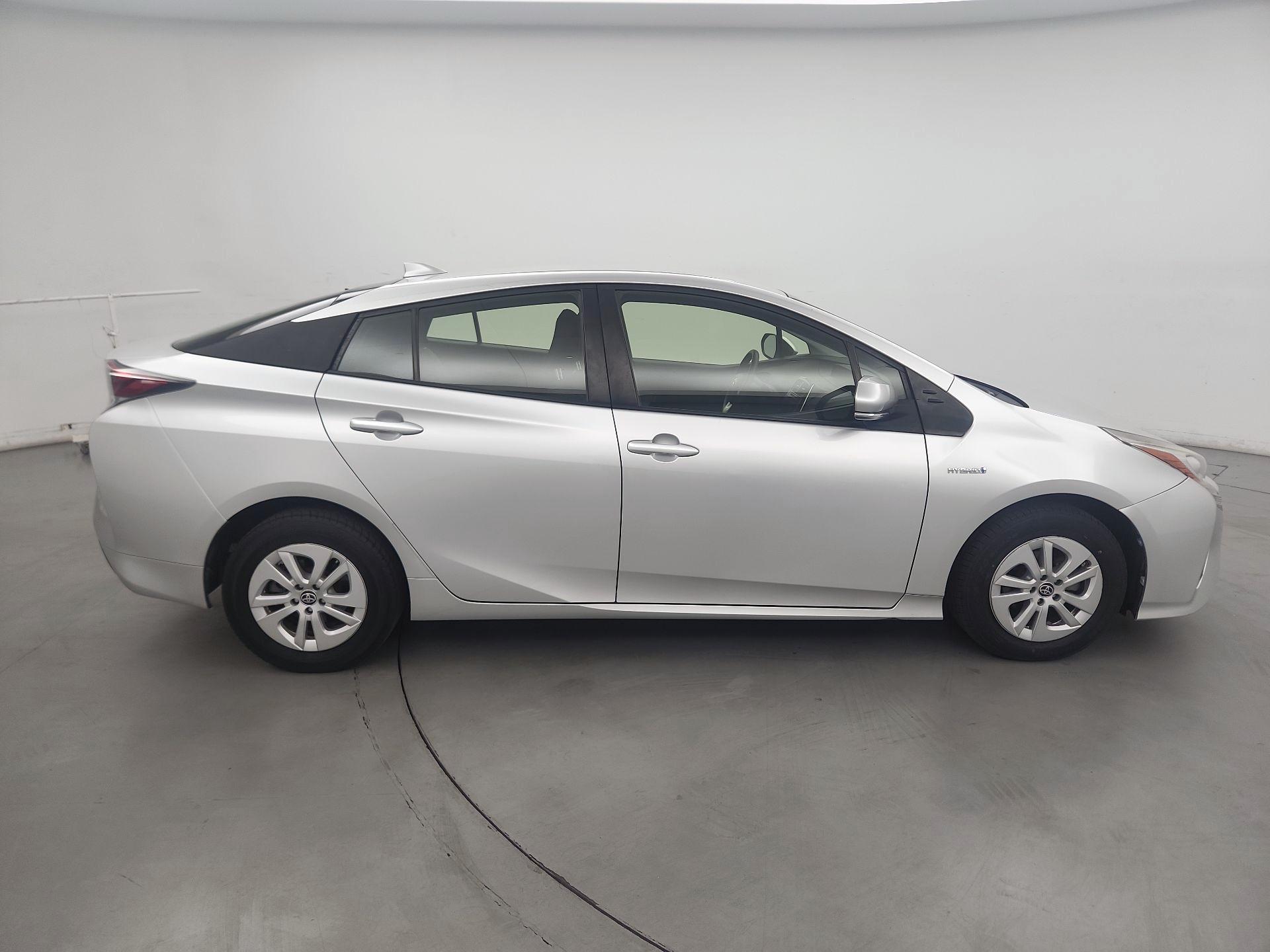Thumbnail: 2017 Toyota Prius - 4