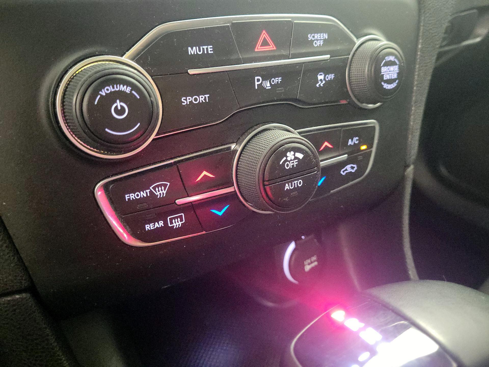 Thumbnail: 2018 Dodge Charger - 14