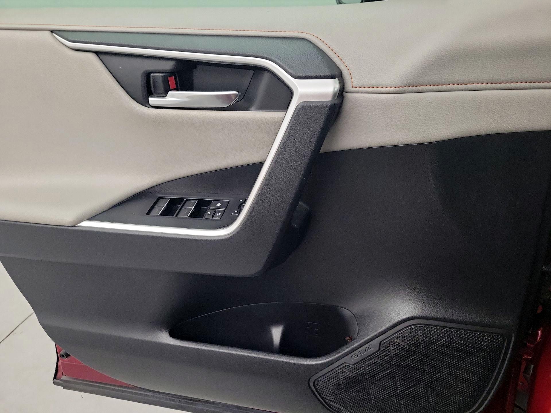 Thumbnail: 2022 Toyota RAV4 - 10