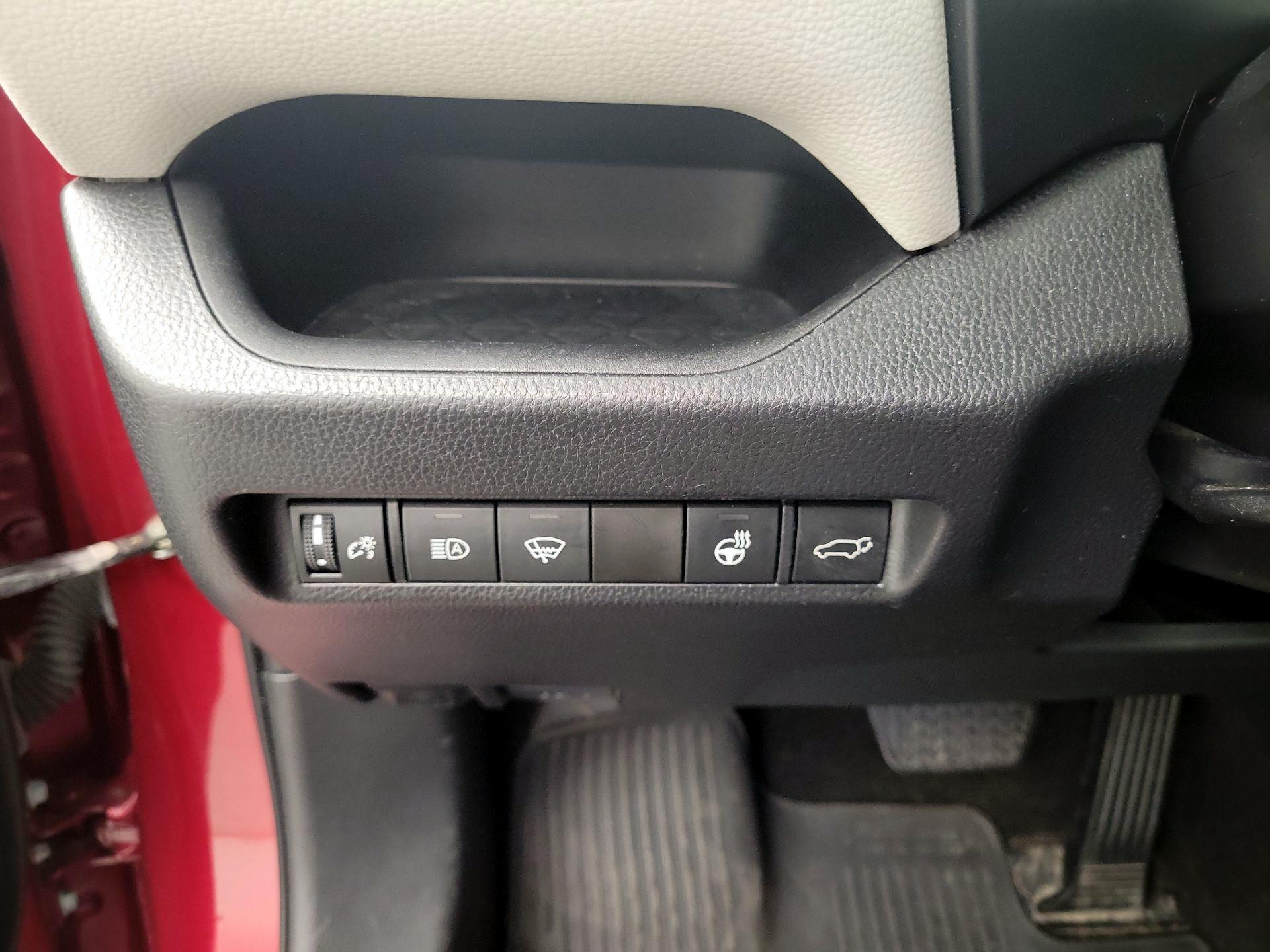 Thumbnail: 2022 Toyota RAV4 - 11