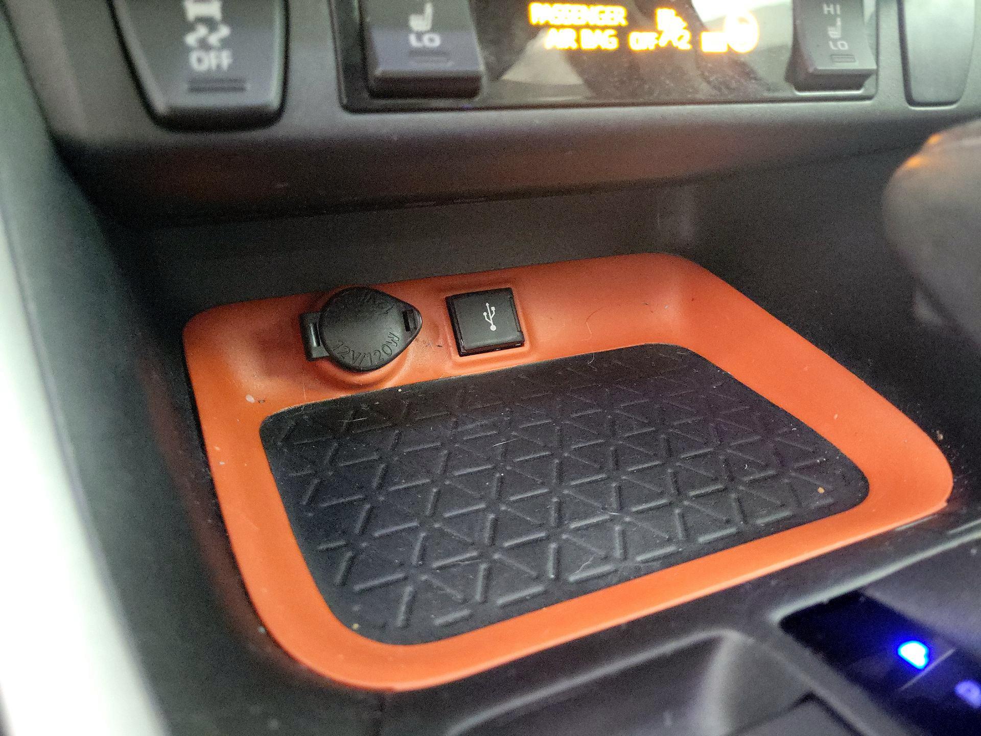 Thumbnail: 2022 Toyota RAV4 - 16