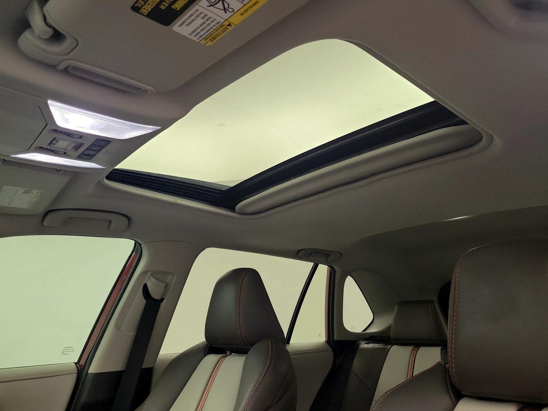 Thumbnail: 2022 Toyota RAV4 - 17