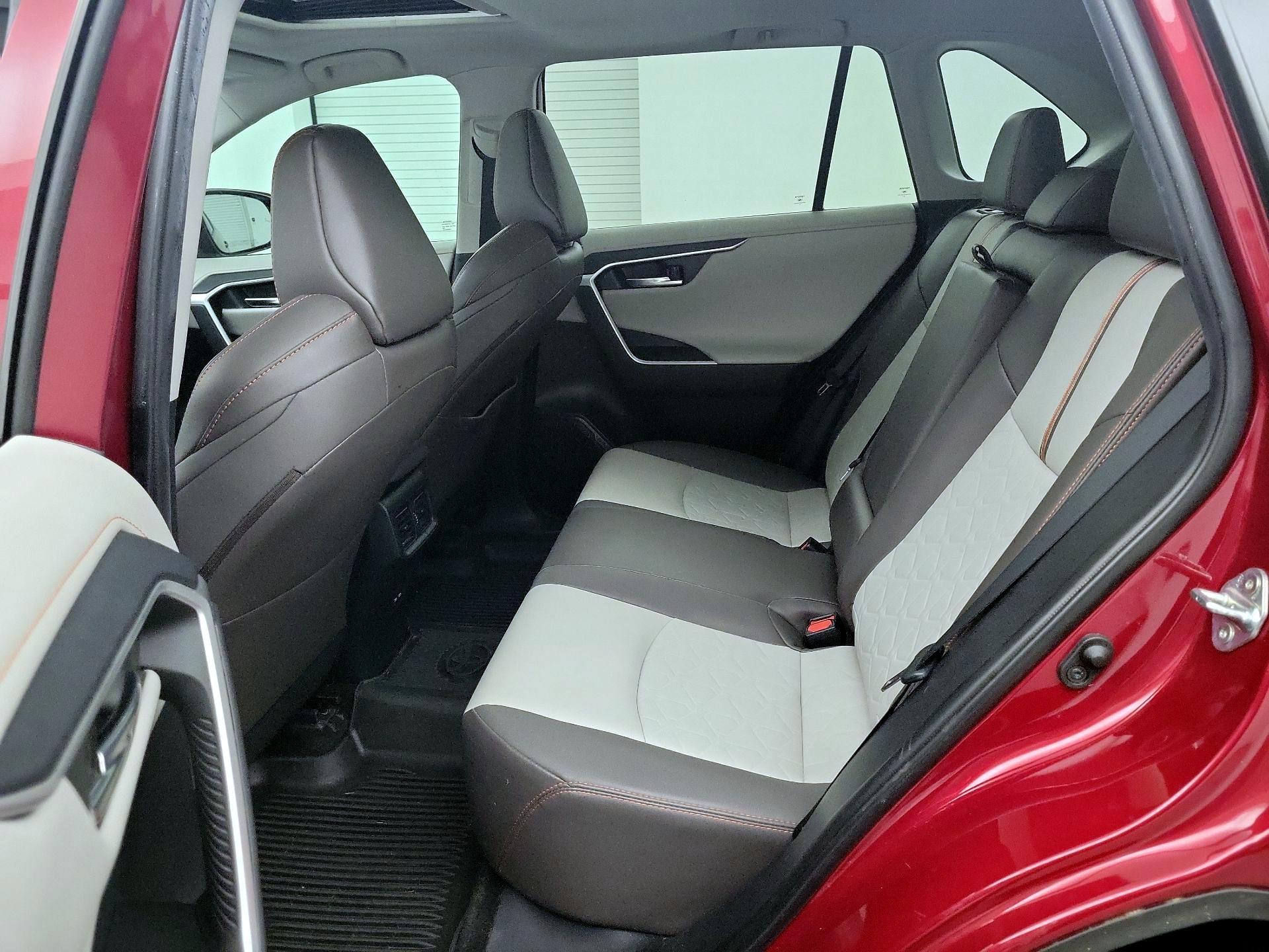 Thumbnail: 2022 Toyota RAV4 - 18