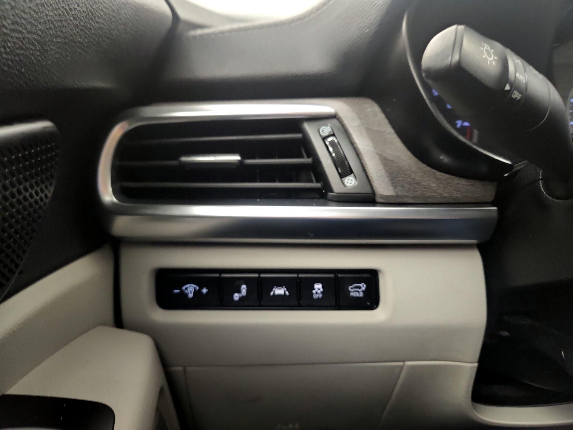 Thumbnail: 2020 Kia Telluride - 11