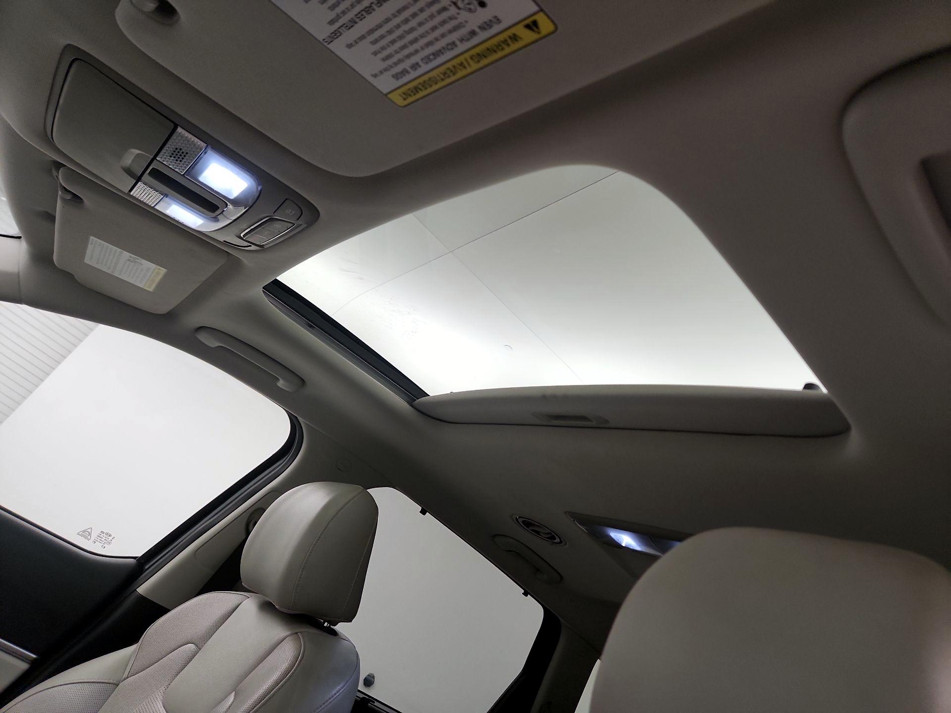 Thumbnail: 2020 Kia Telluride - 18