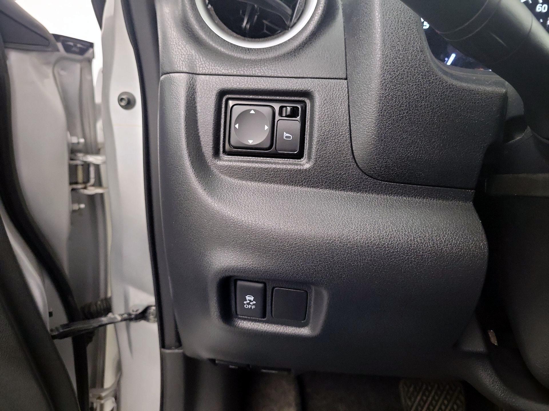 Thumbnail: 2015 Nissan Versa Note - 11