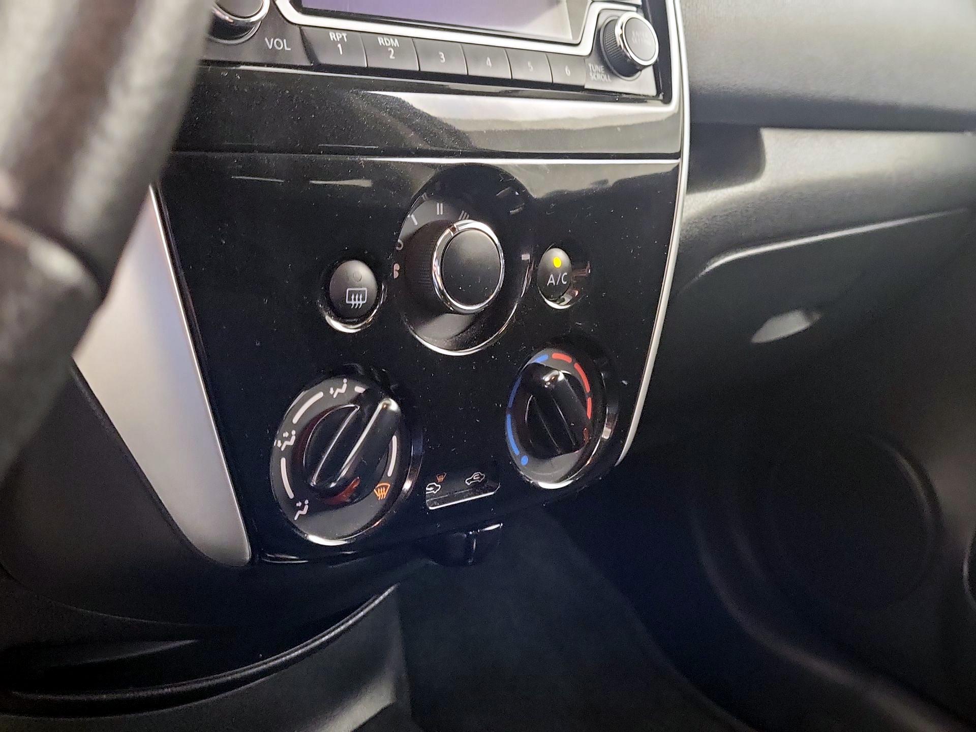 Thumbnail: 2015 Nissan Versa Note - 14