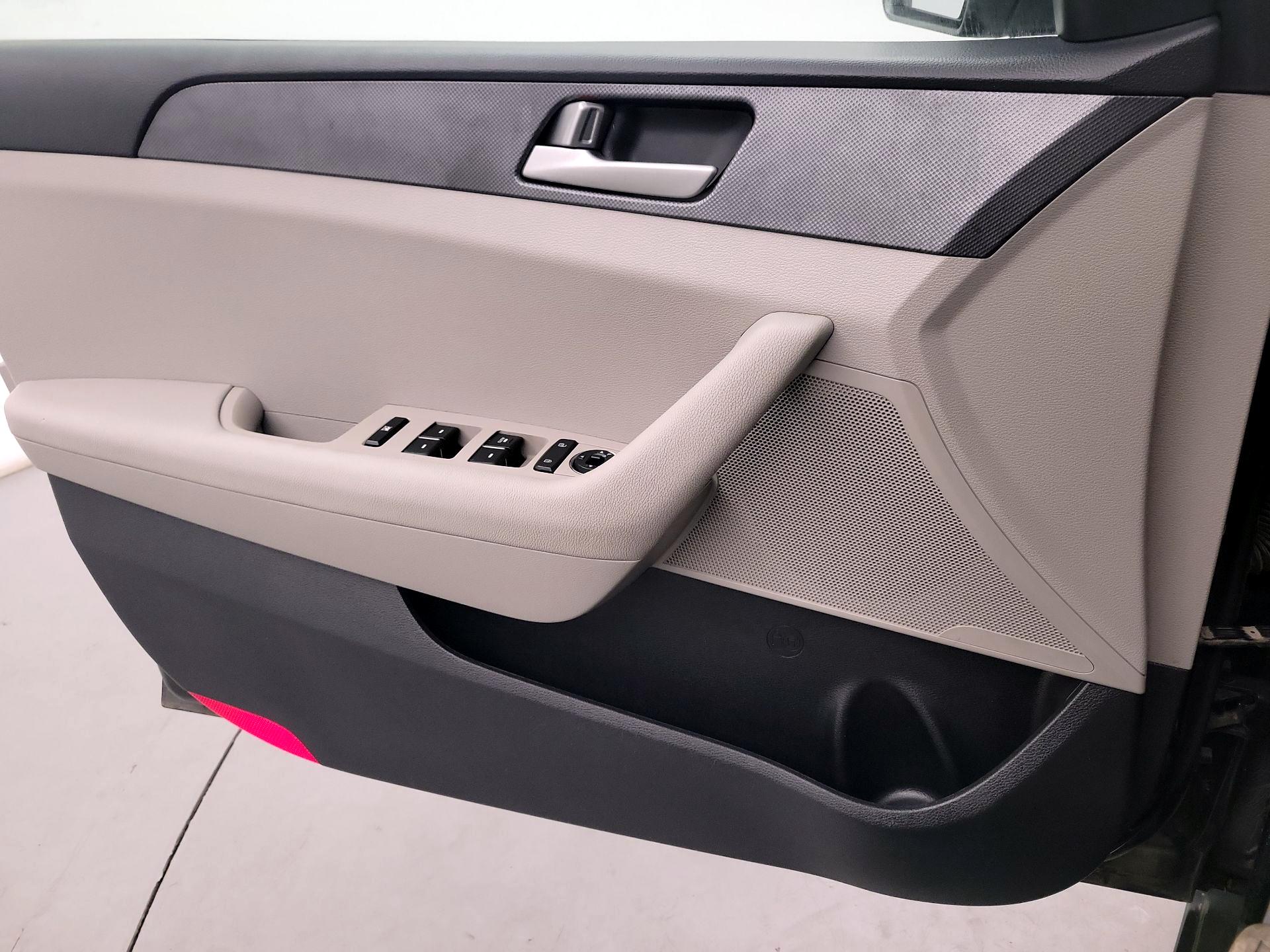 Thumbnail: 2017 Hyundai Sonata - 10