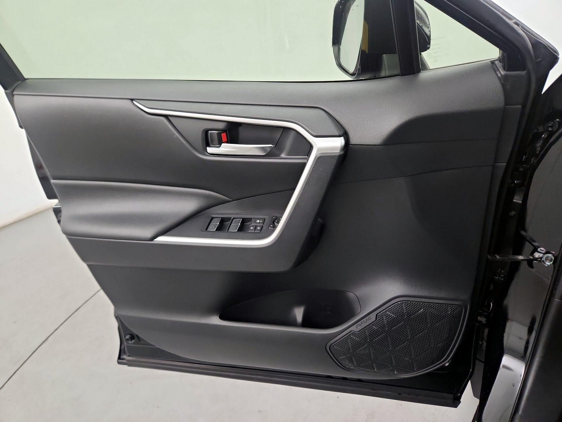 Thumbnail: 2022 Toyota RAV4 - 10