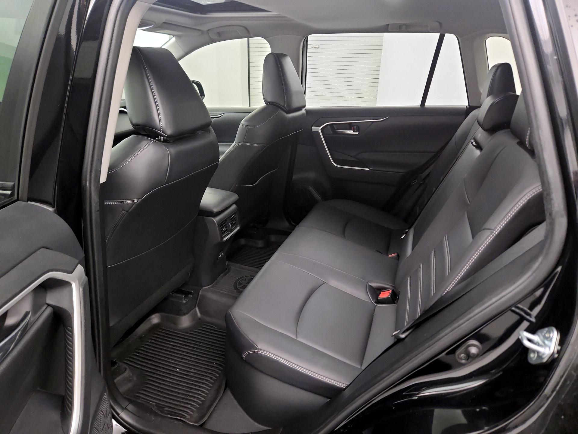 Thumbnail: 2022 Toyota RAV4 - 18