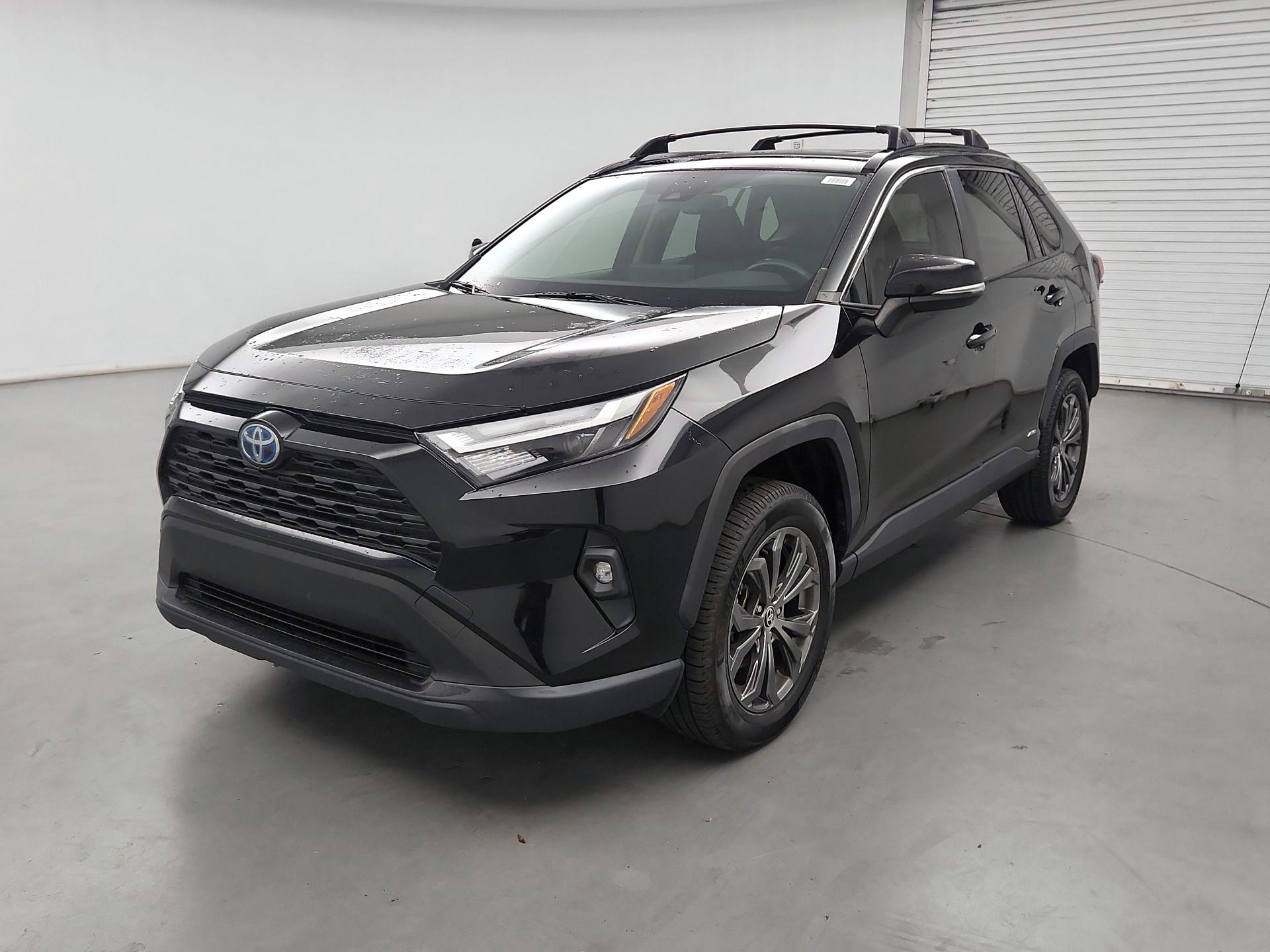 Thumbnail: 2022 Toyota RAV4 - 3