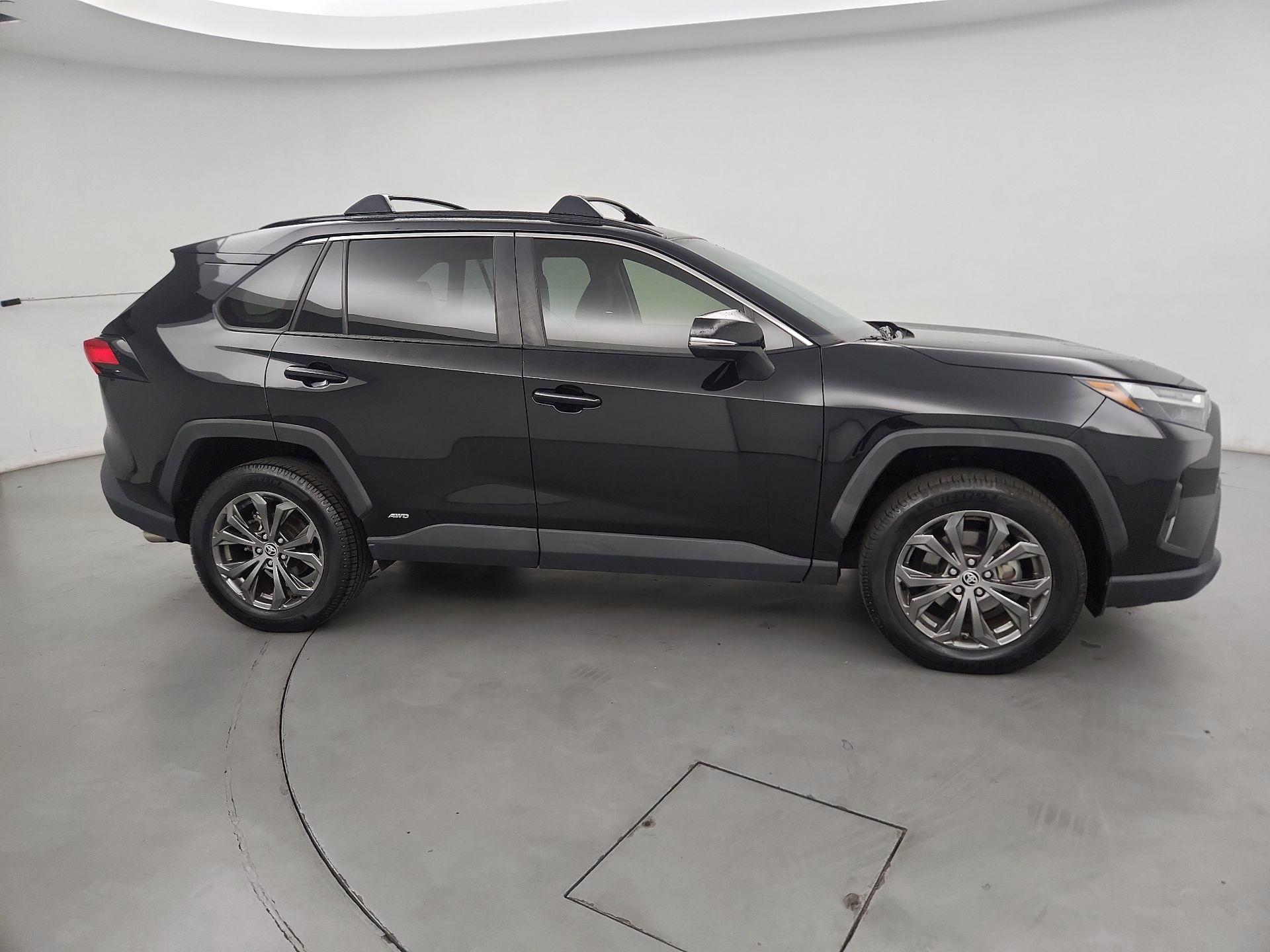 Thumbnail: 2022 Toyota RAV4 - 4