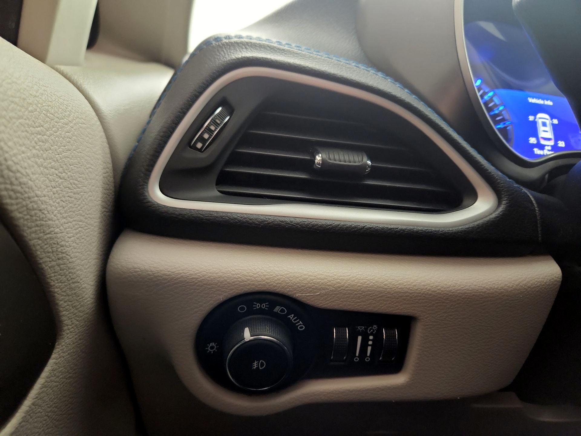 Thumbnail: 2021 Chrysler Pacifica - 11