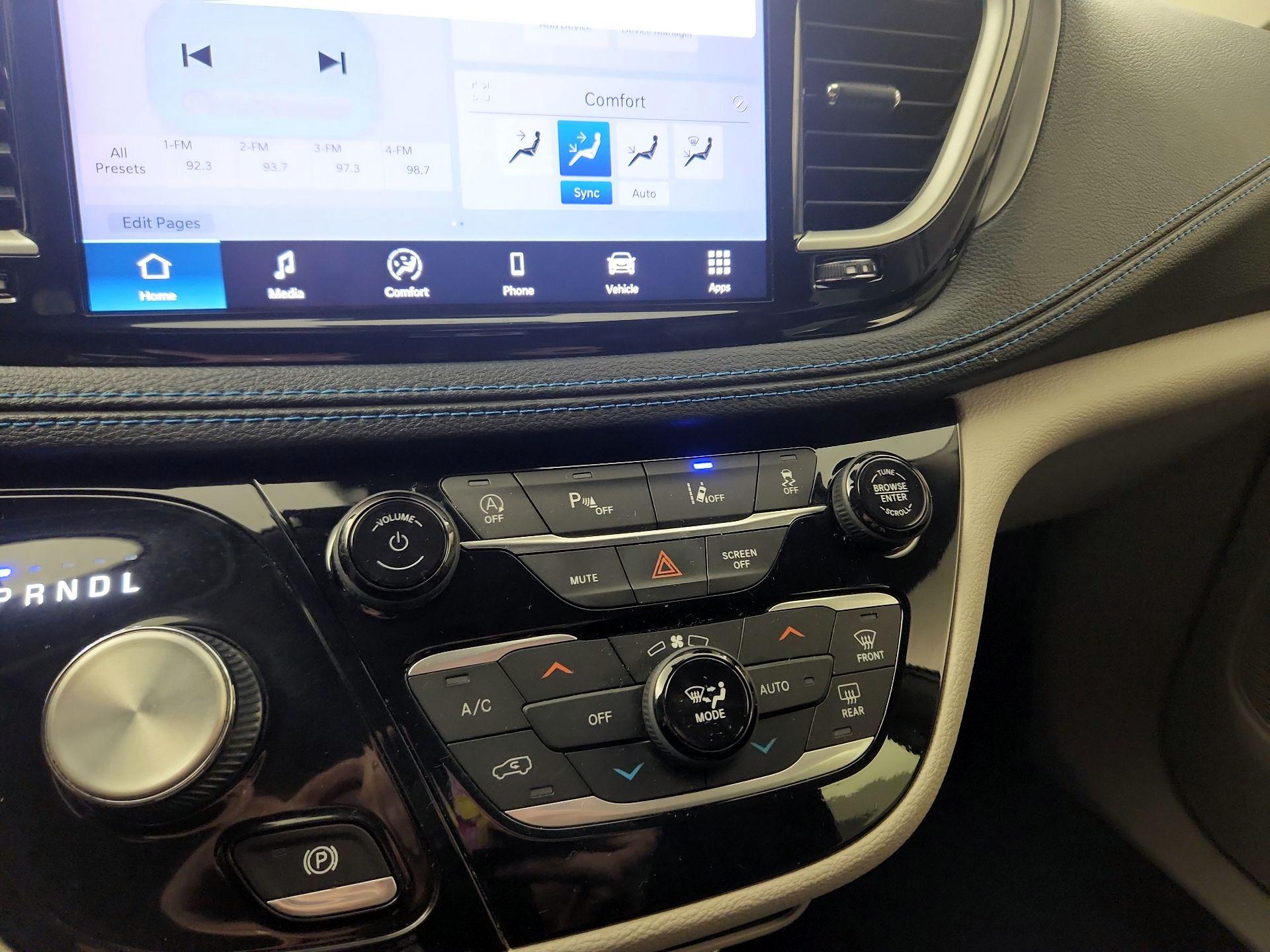 Thumbnail: 2021 Chrysler Pacifica - 14