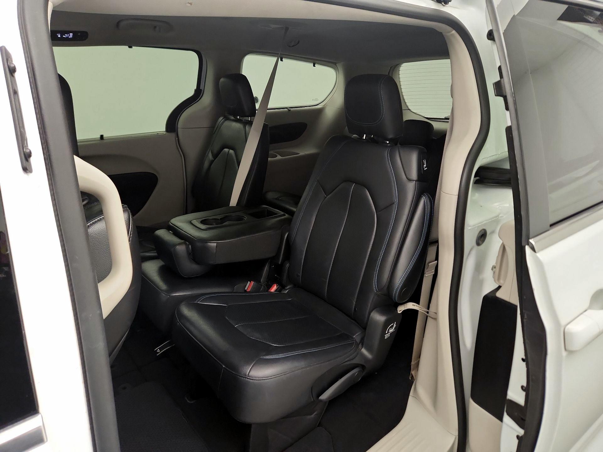 Thumbnail: 2021 Chrysler Pacifica - 17