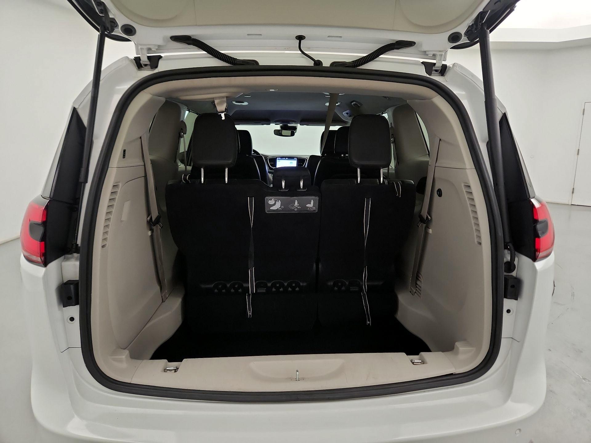 Thumbnail: 2021 Chrysler Pacifica - 19