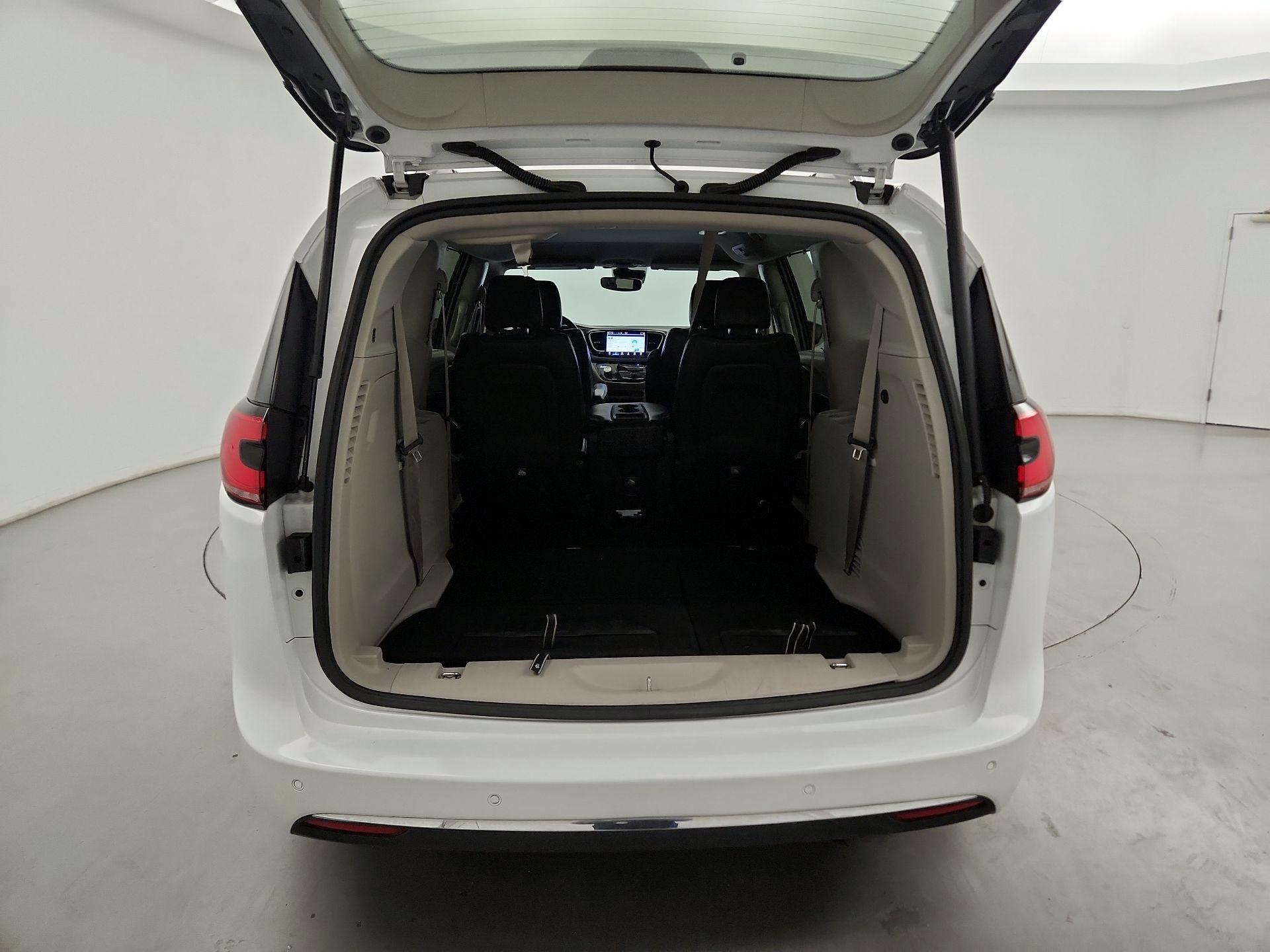 Thumbnail: 2021 Chrysler Pacifica - 20