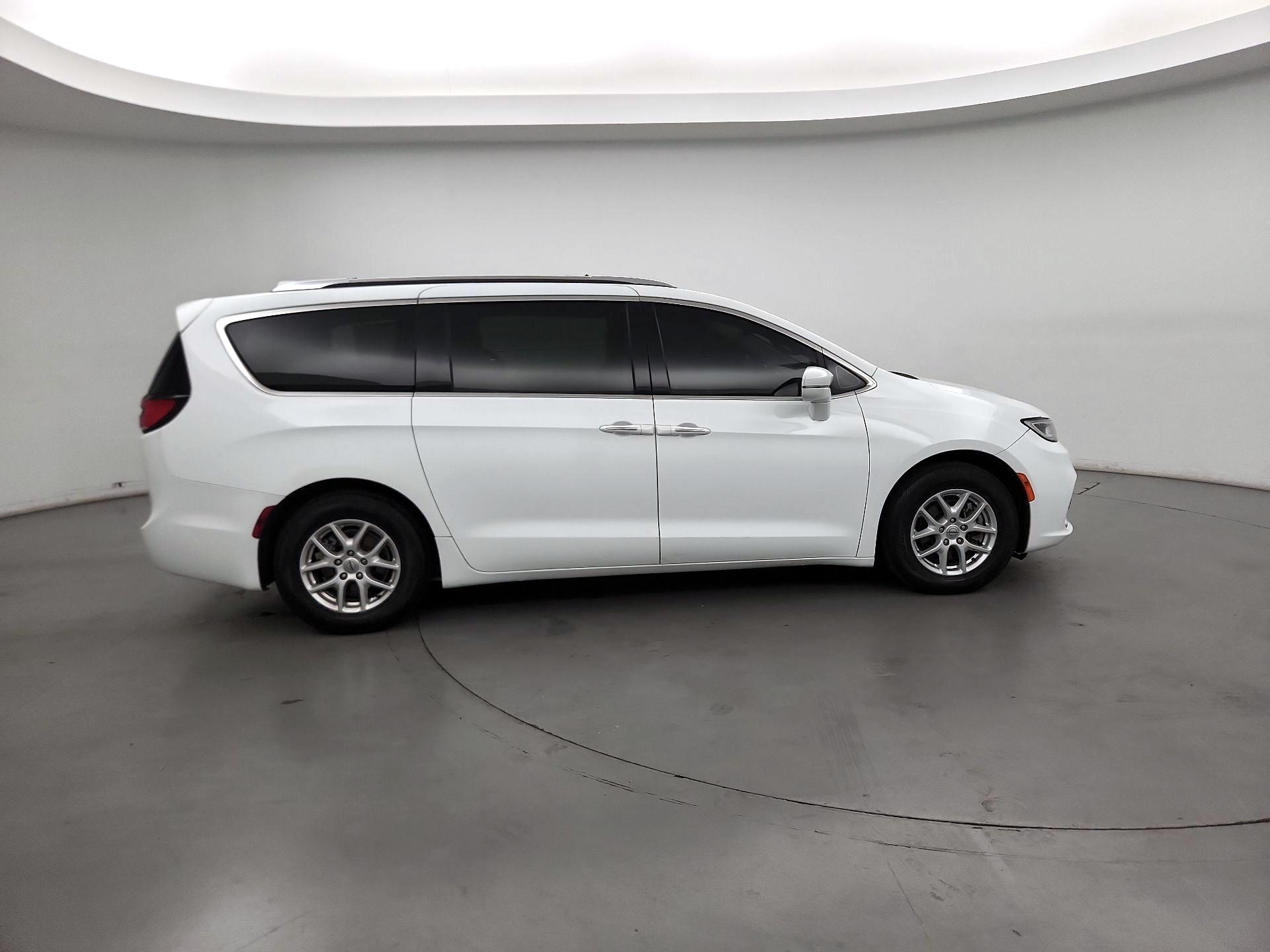 Thumbnail: 2021 Chrysler Pacifica - 4