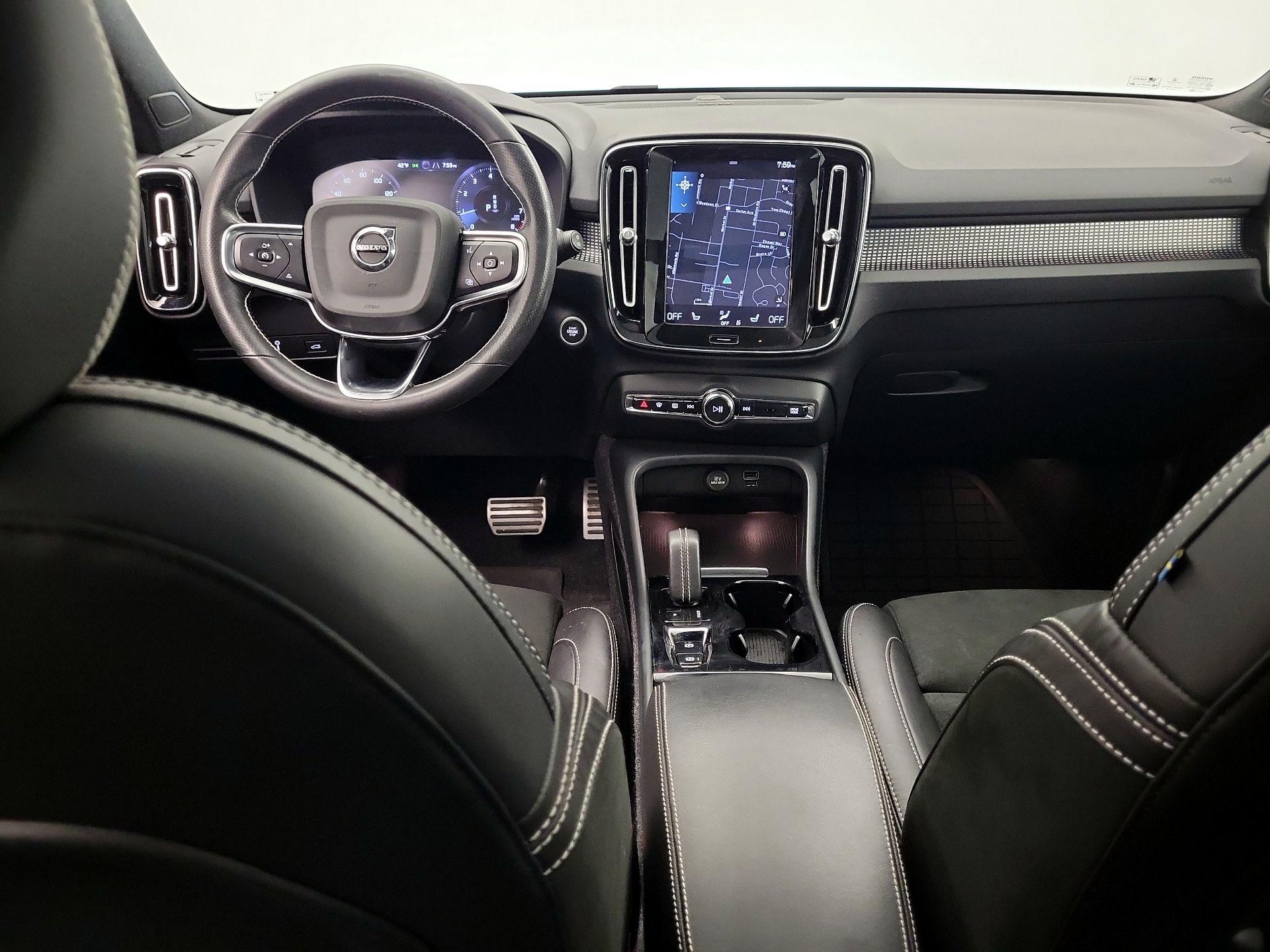 Thumbnail: 2021 Volvo XC40 - 9