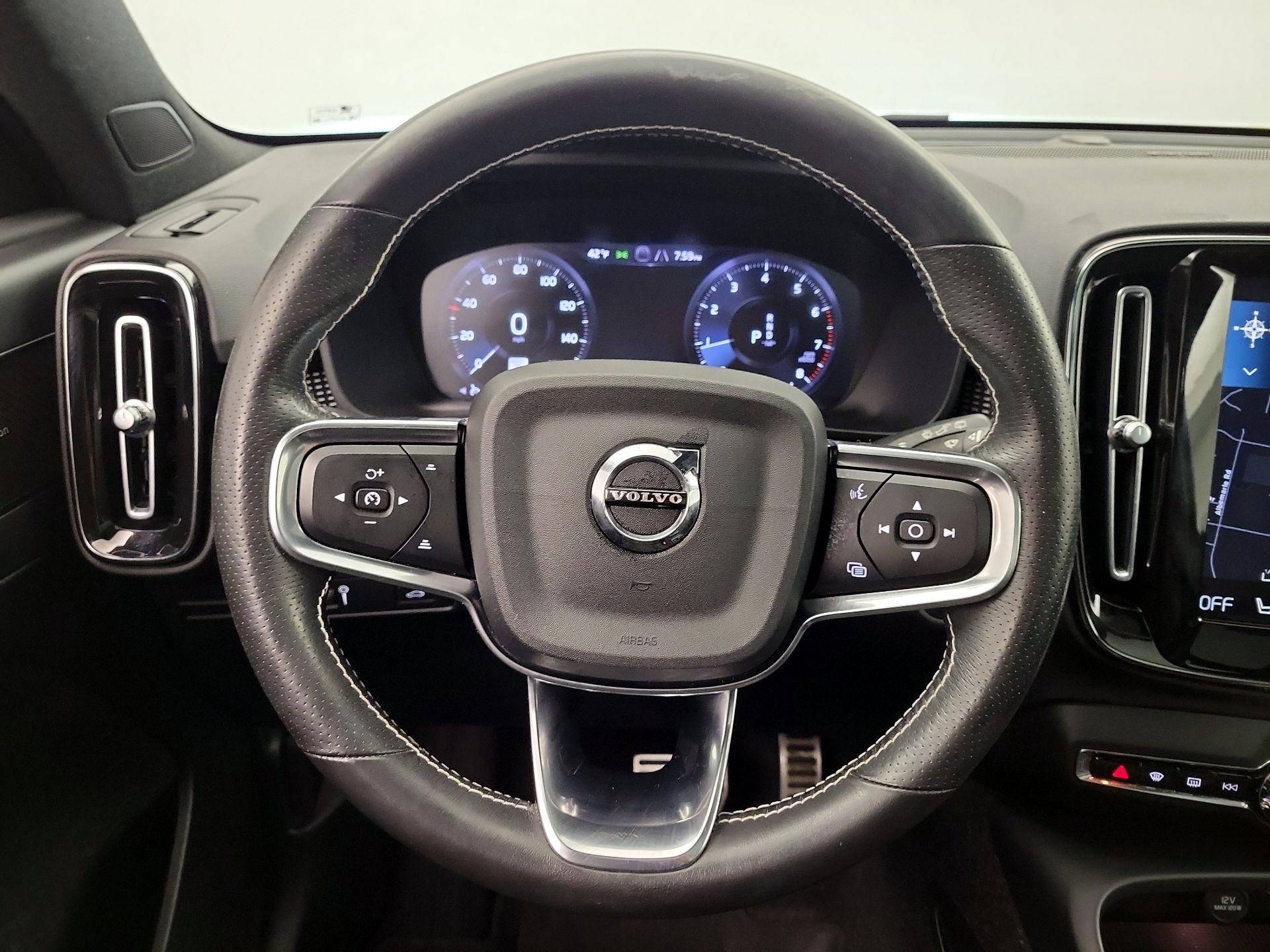 Thumbnail: 2021 Volvo XC40 - 10