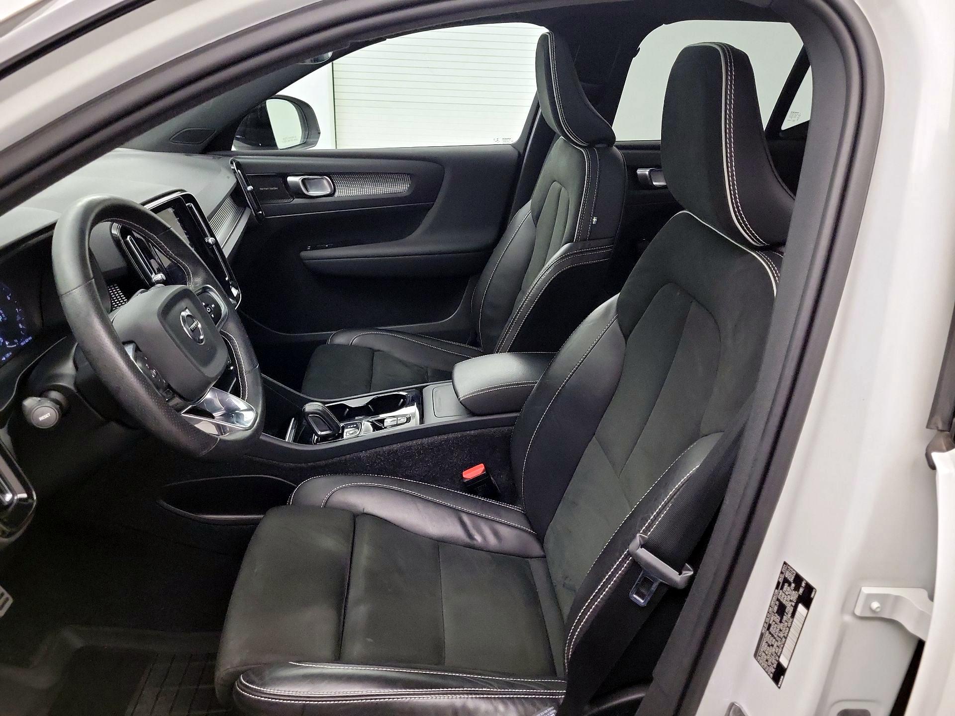 Thumbnail: 2021 Volvo XC40 - 11