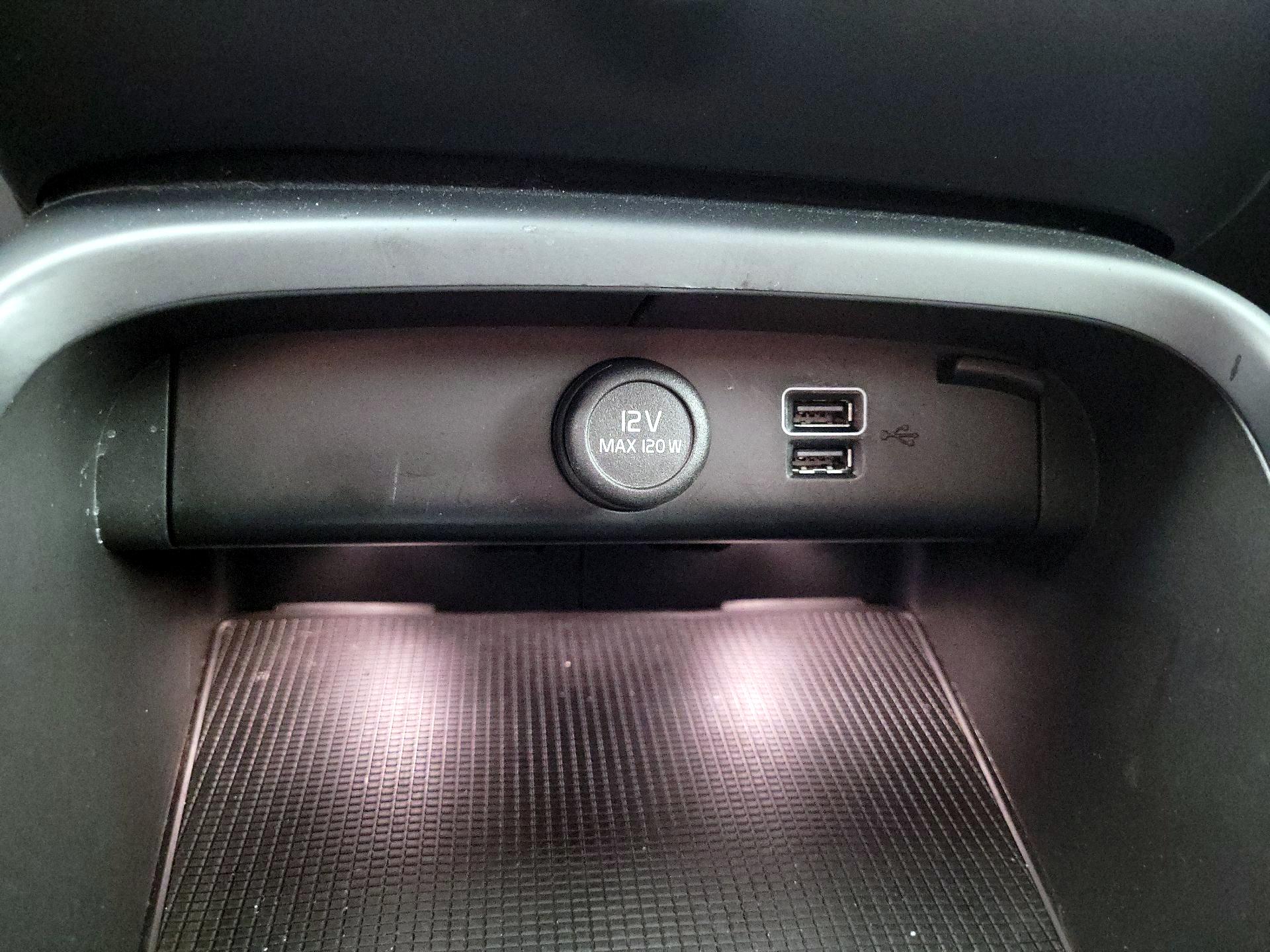 Thumbnail: 2021 Volvo XC40 - 19