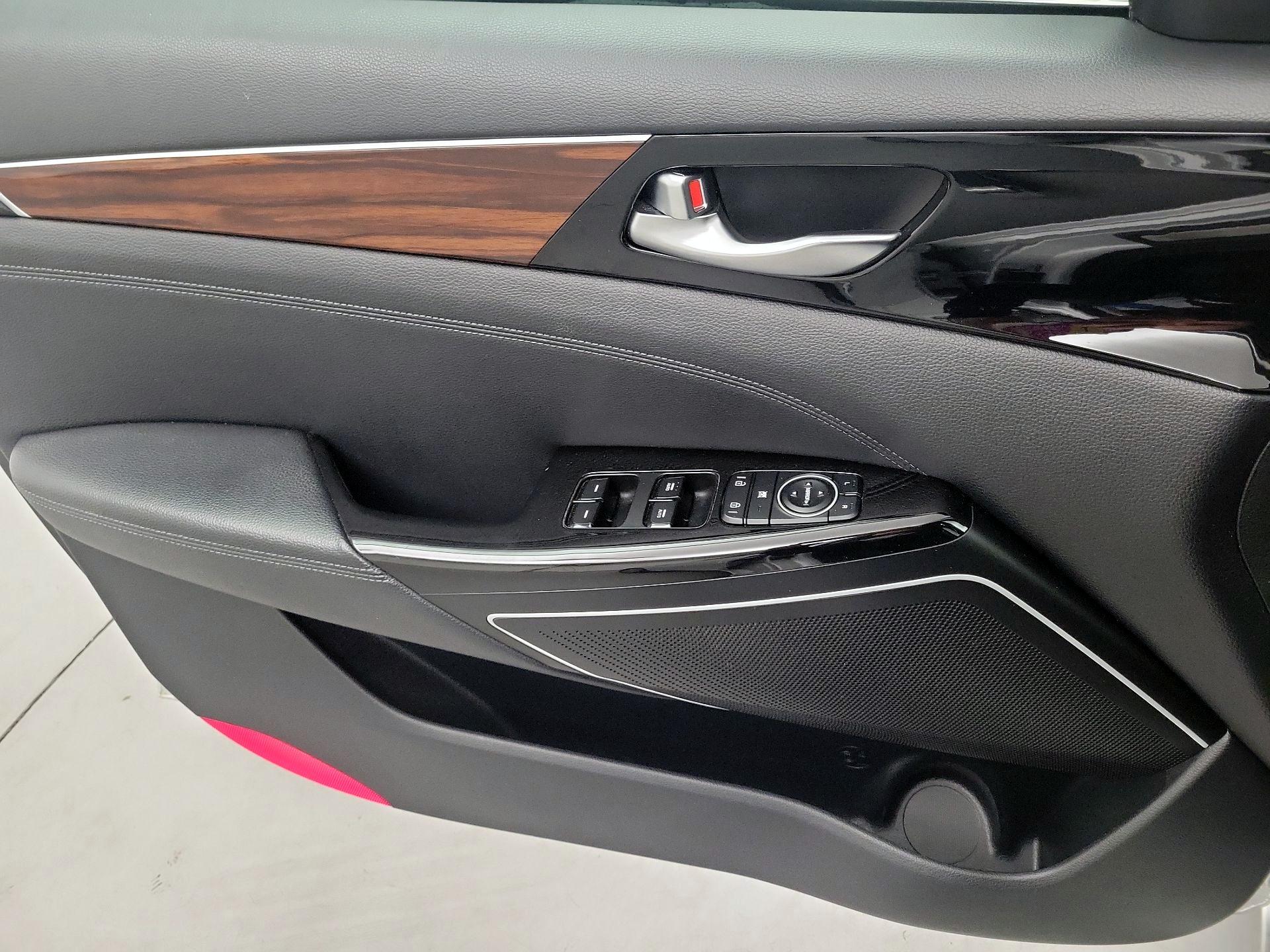 Thumbnail: 2018 Kia Cadenza - 10