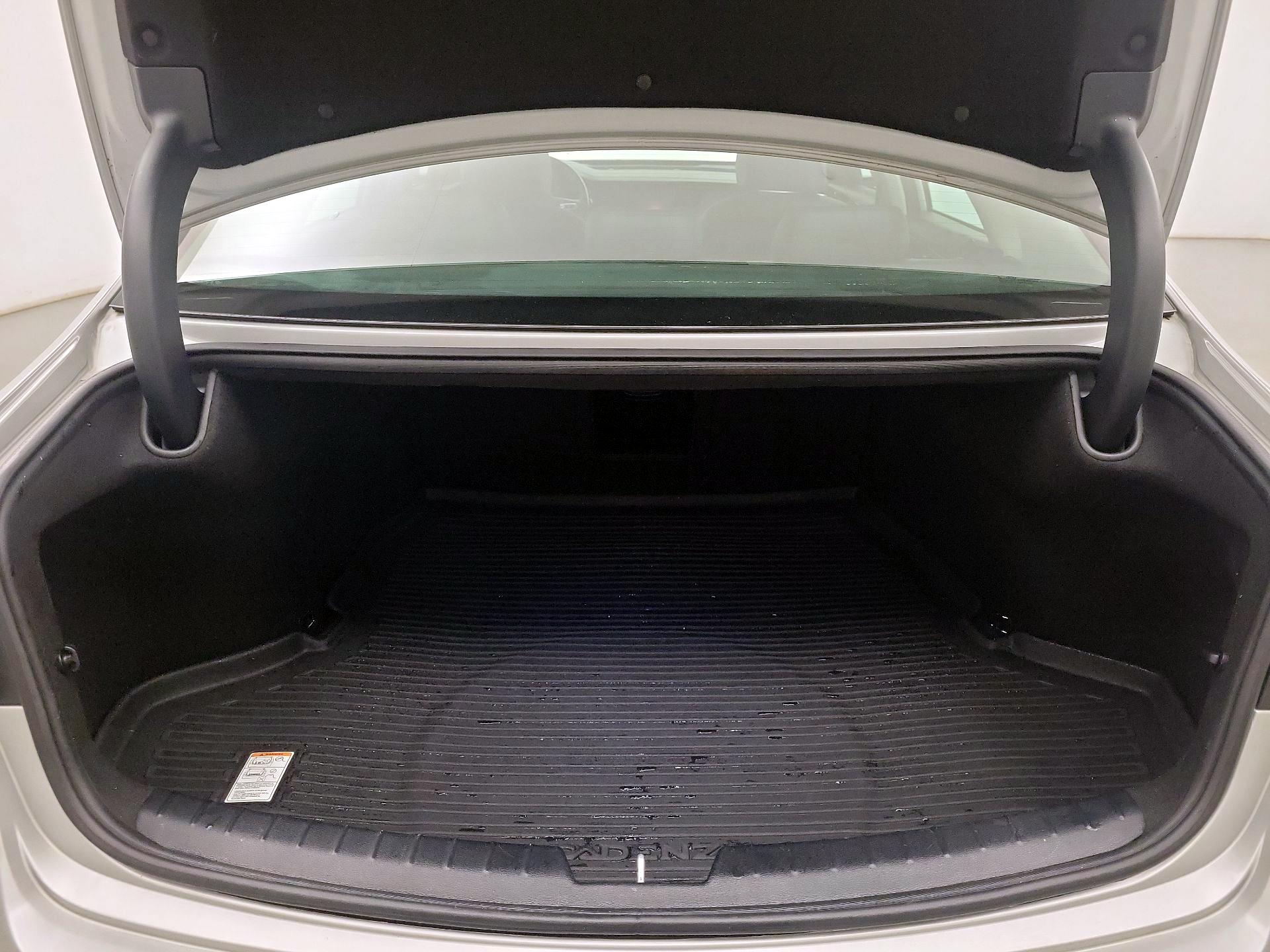 Thumbnail: 2018 Kia Cadenza - 18