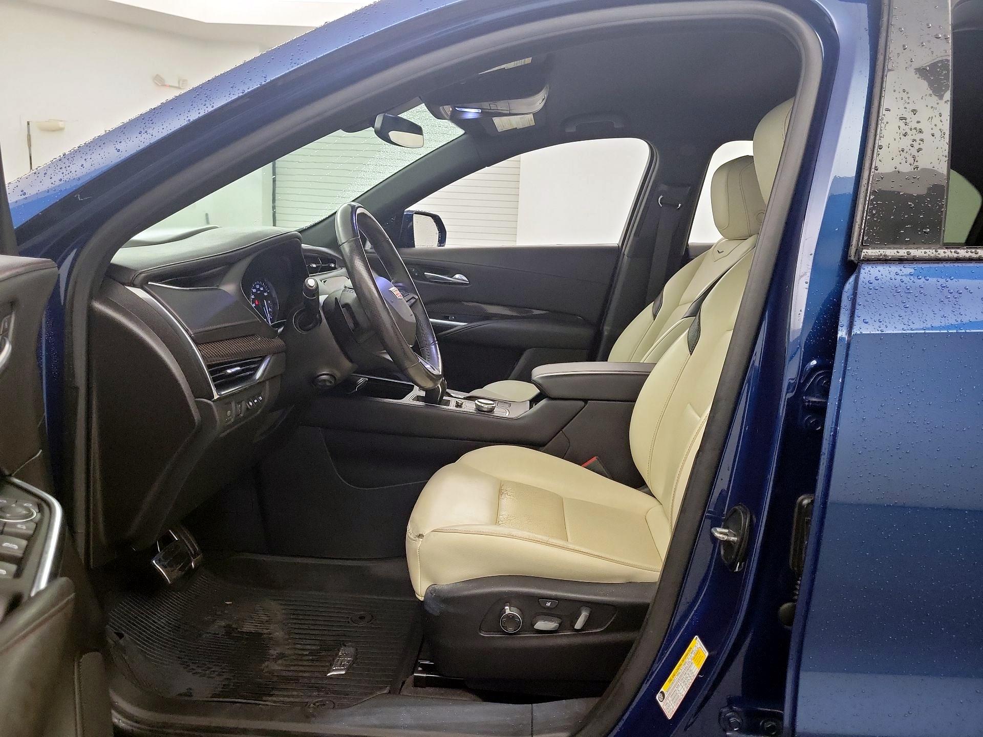 Thumbnail: 2019 Cadillac XT4 - 9