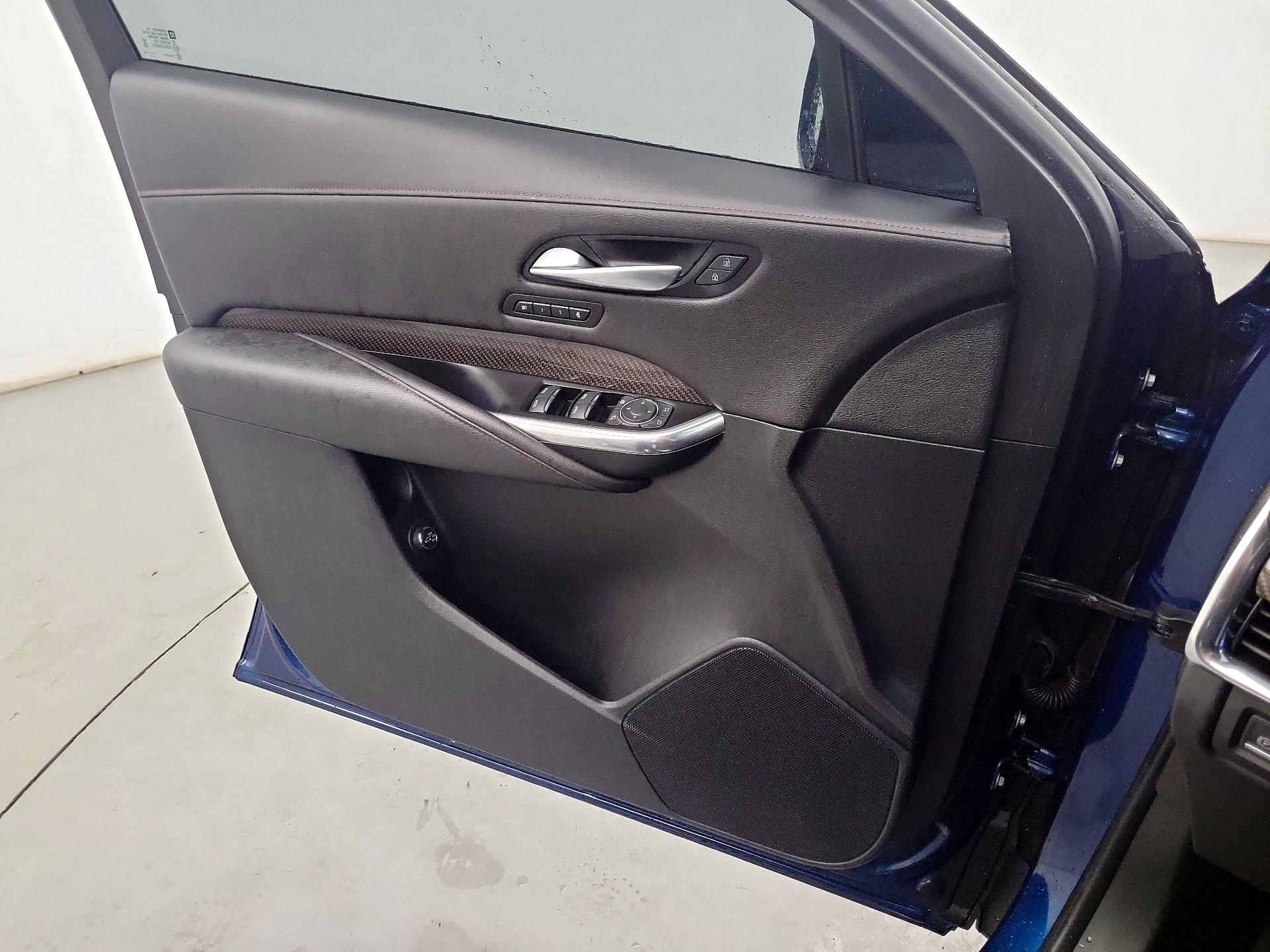 Thumbnail: 2019 Cadillac XT4 - 10