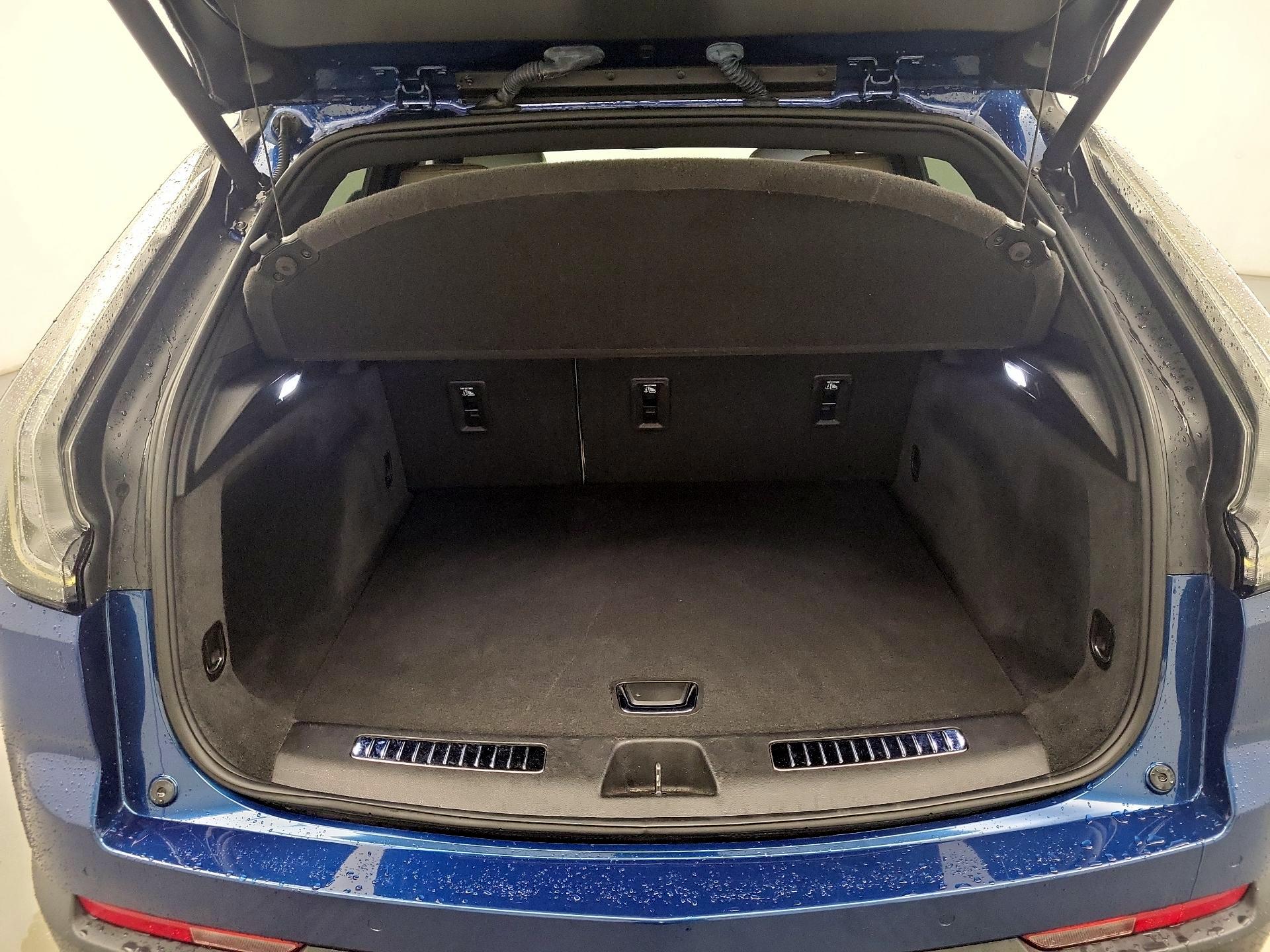 Thumbnail: 2019 Cadillac XT4 - 18