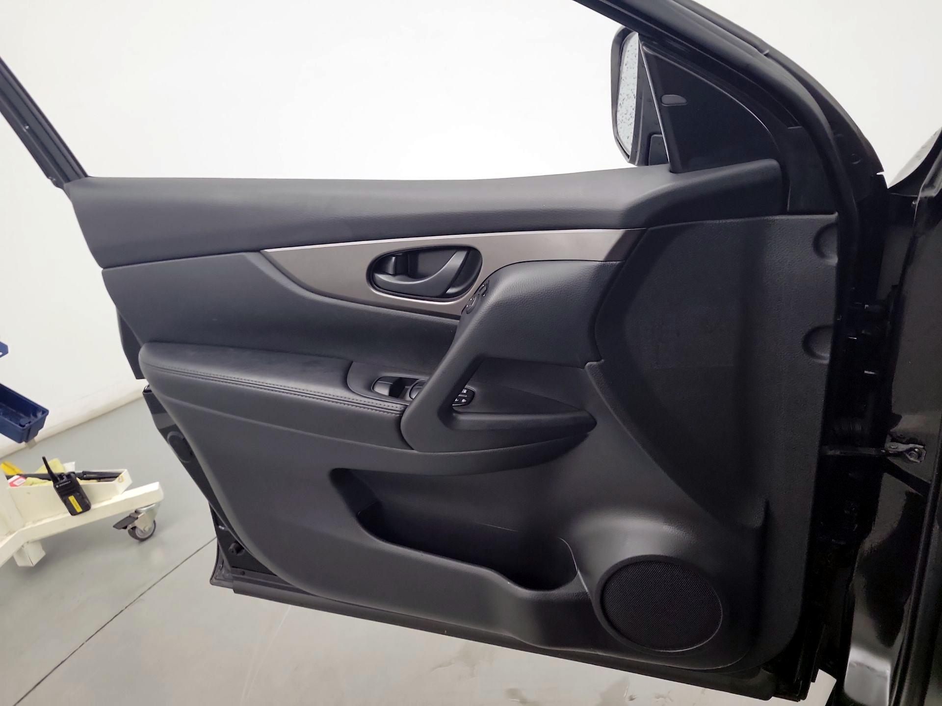 Thumbnail: 2020 Nissan Rogue Sport - 10