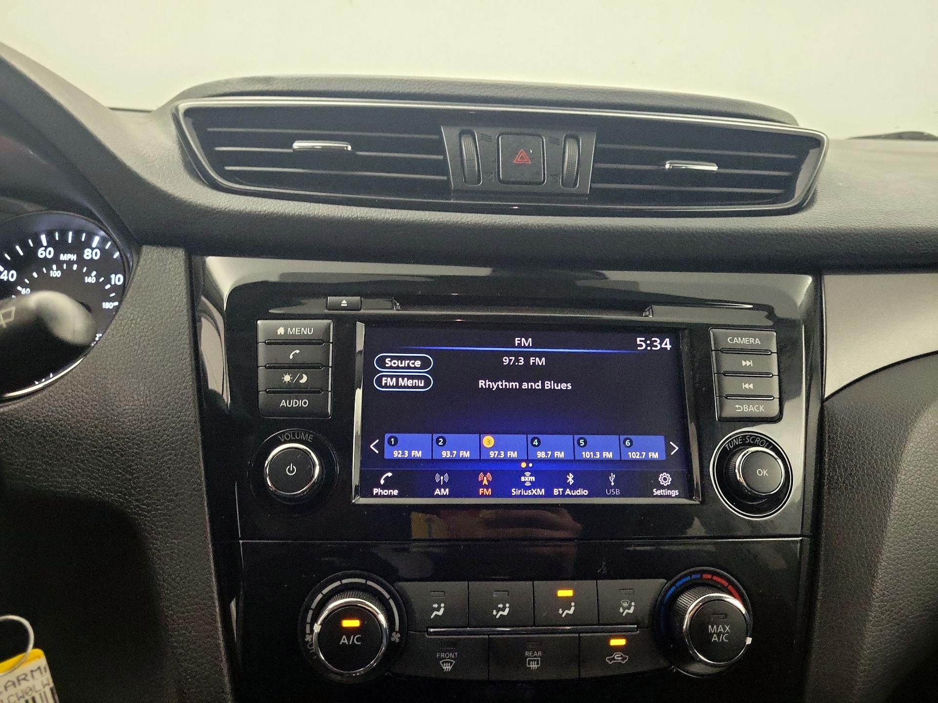 Thumbnail: 2020 Nissan Rogue Sport - 13