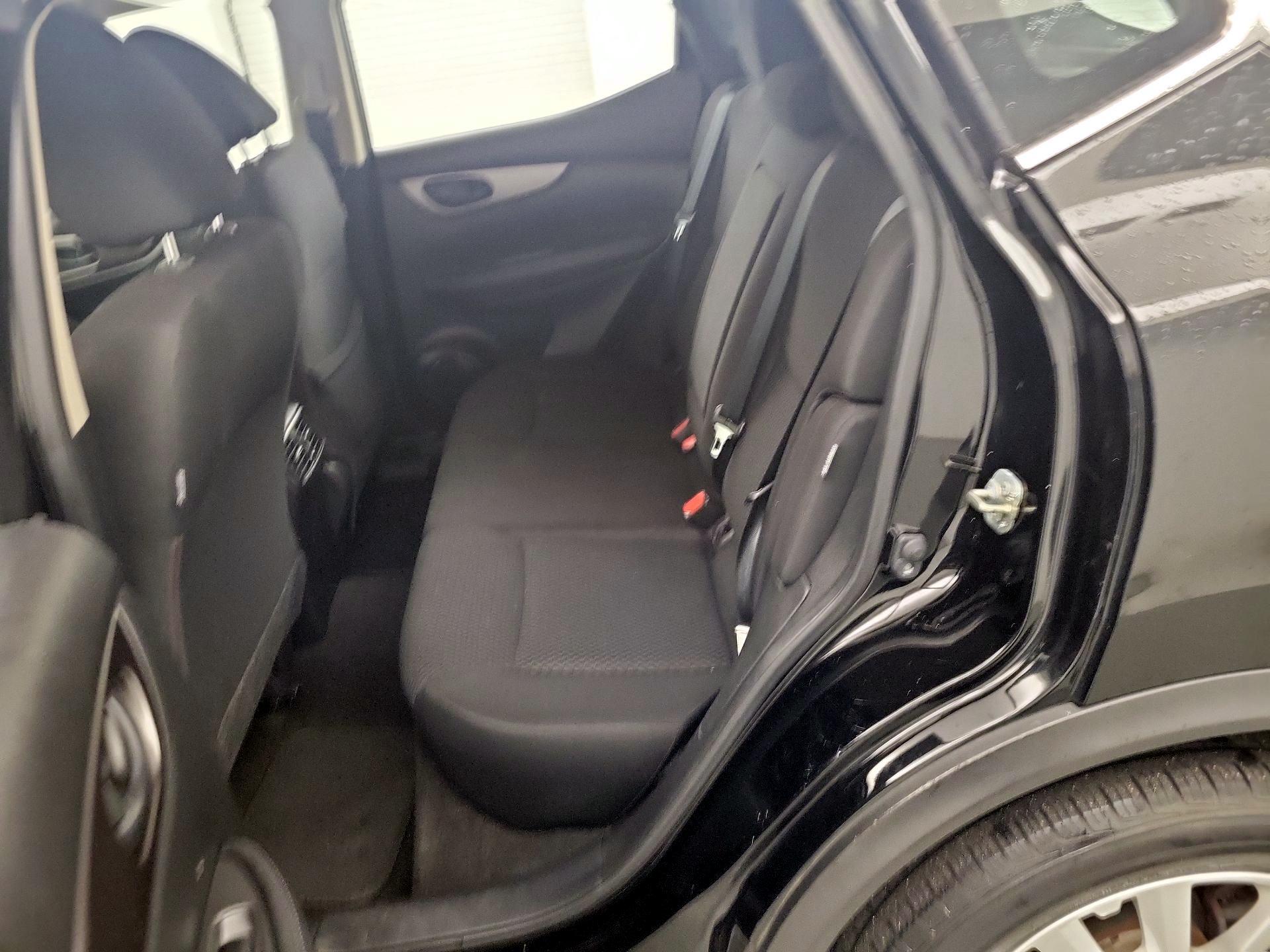 Thumbnail: 2020 Nissan Rogue Sport - 17