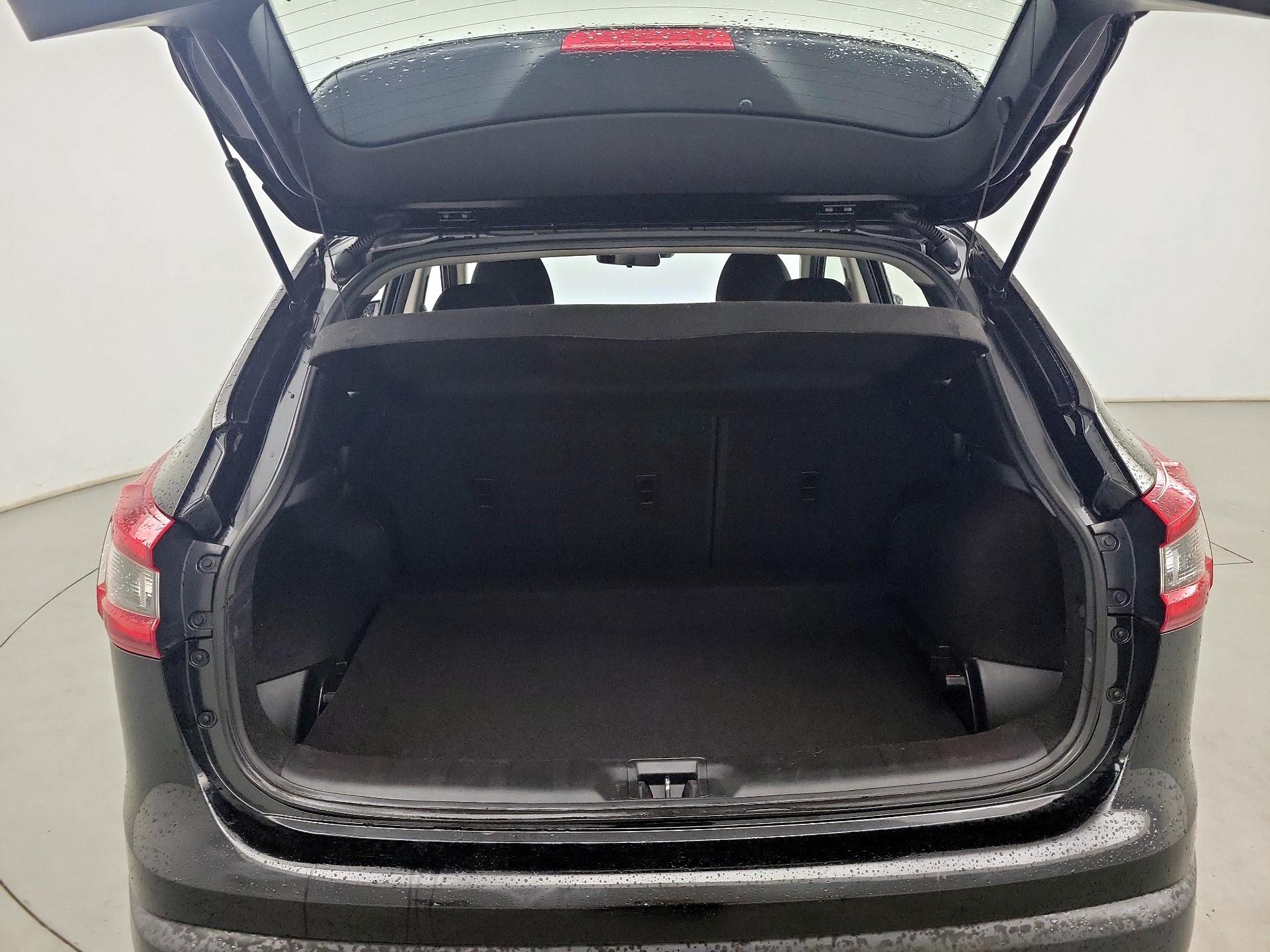 Thumbnail: 2020 Nissan Rogue Sport - 18