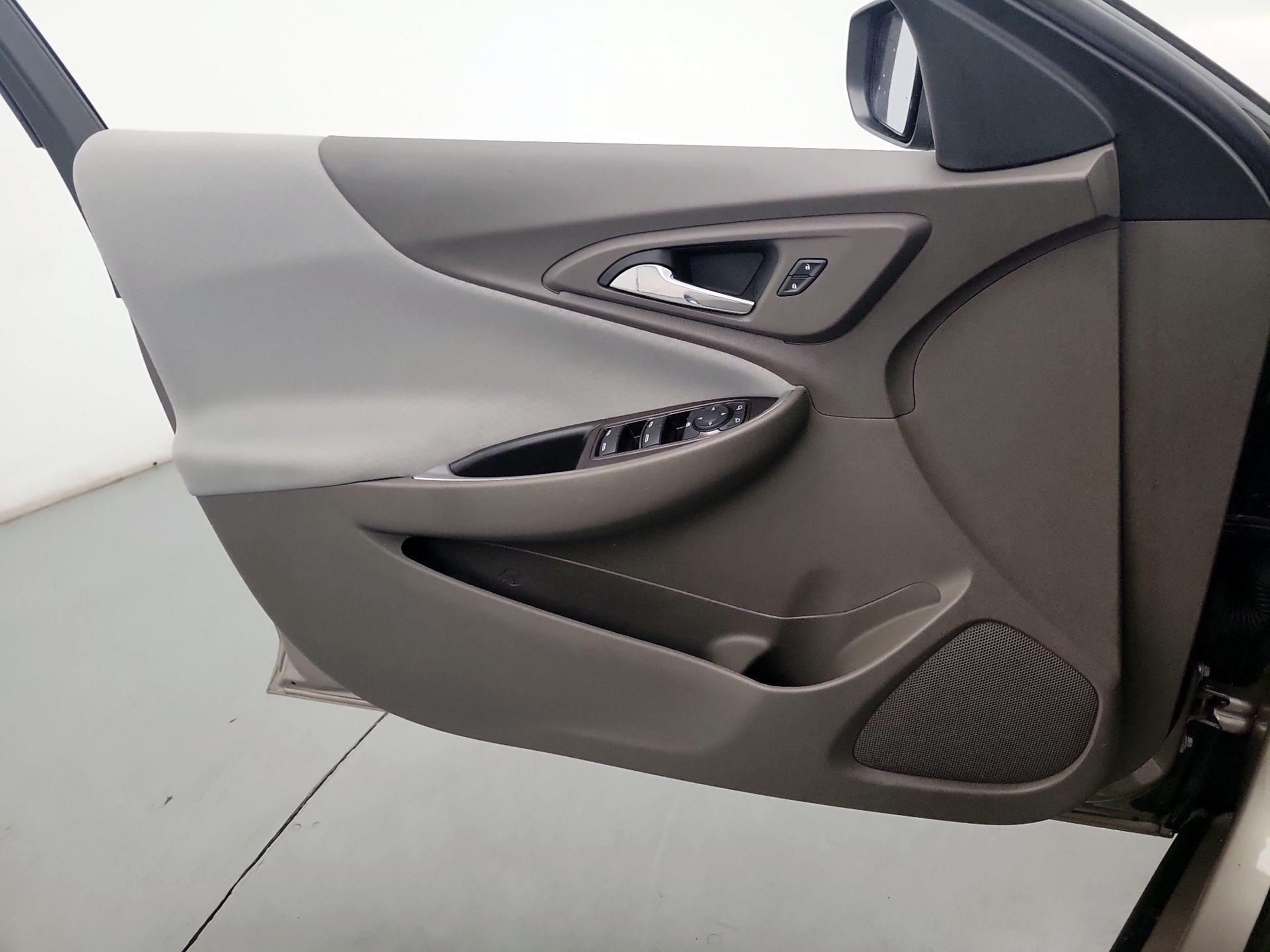 Thumbnail: 2022 Chevrolet Malibu - 10