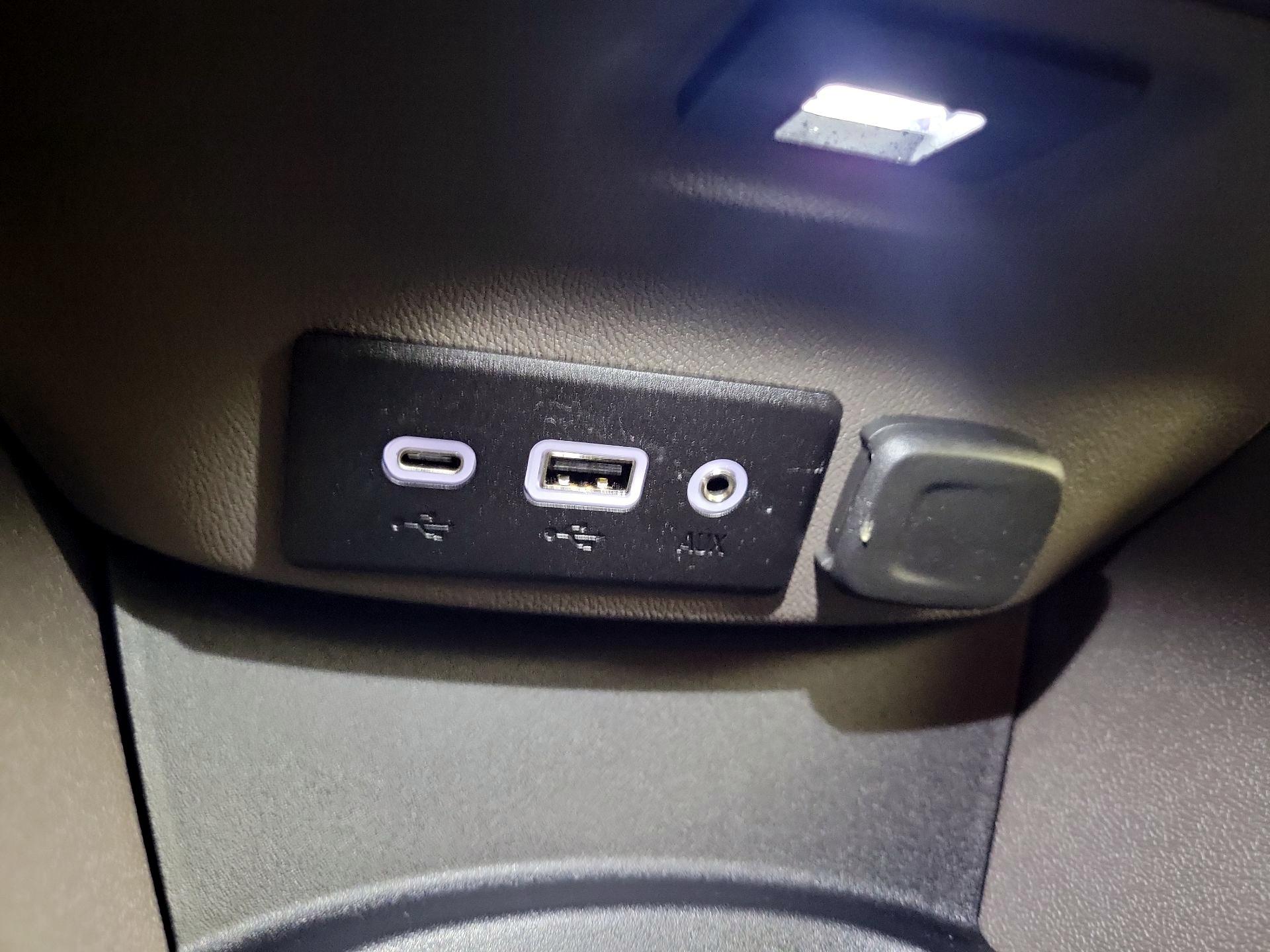 Thumbnail: 2022 Chevrolet Malibu - 16