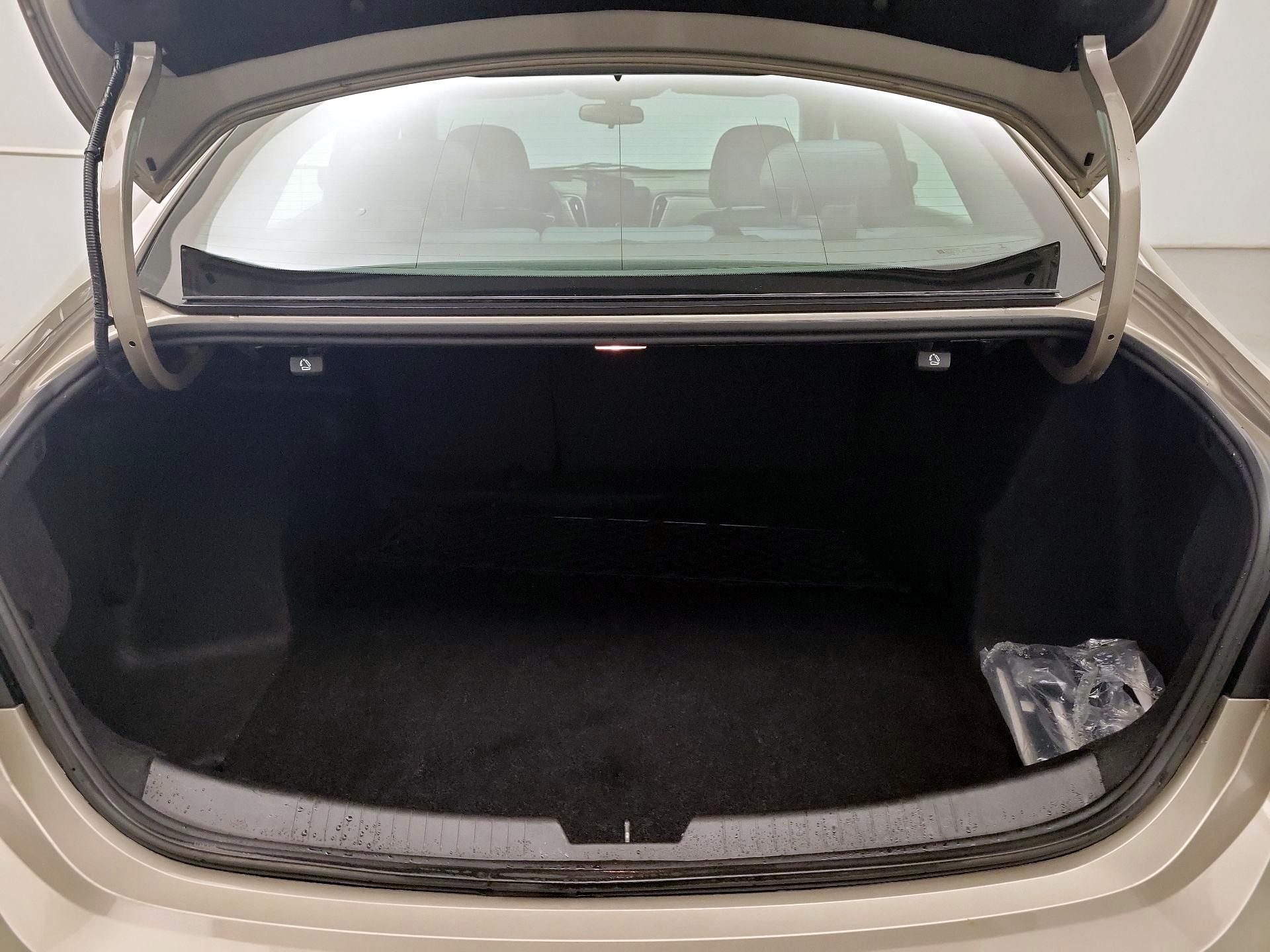 Thumbnail: 2022 Chevrolet Malibu - 18