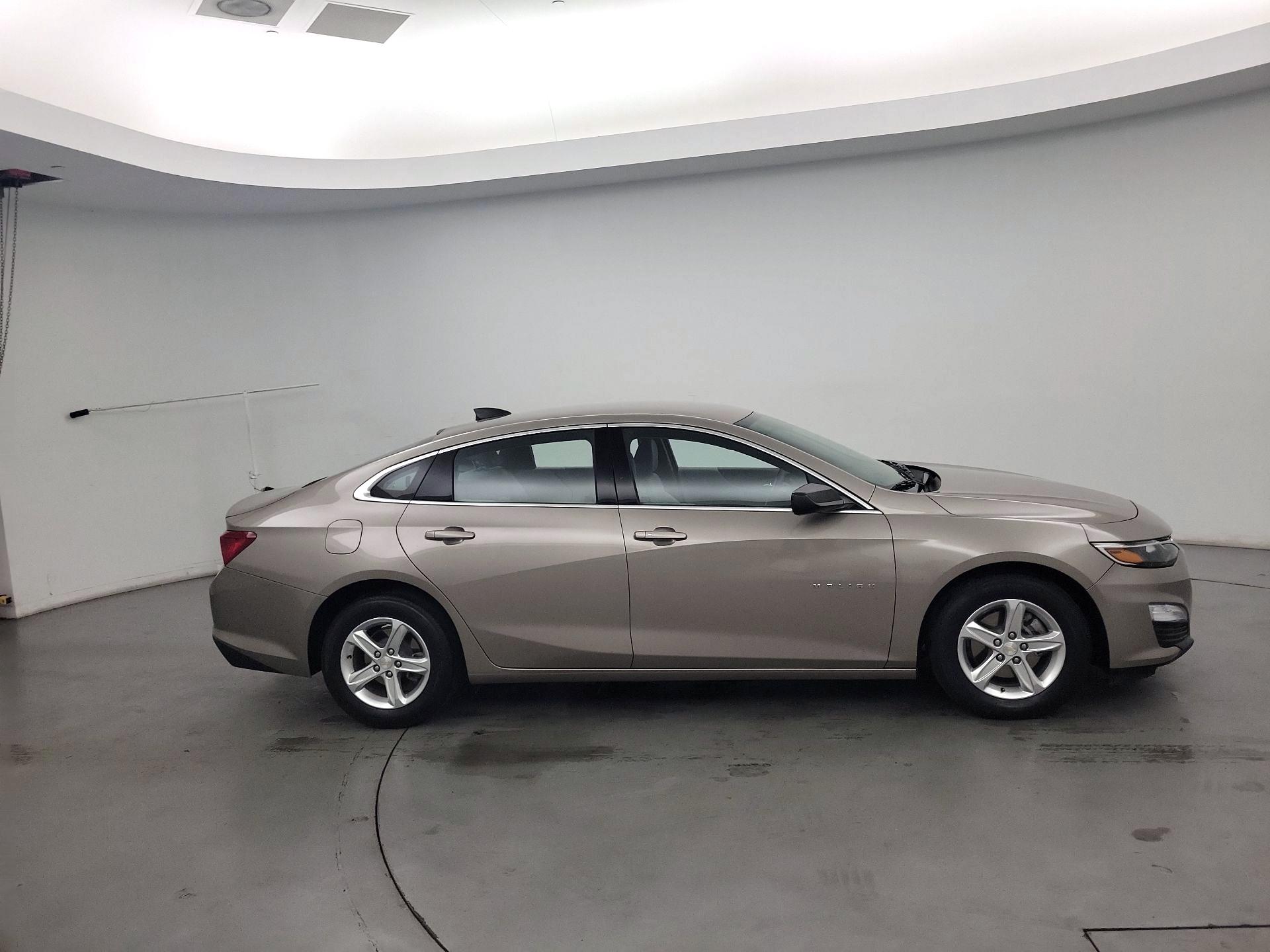 Thumbnail: 2022 Chevrolet Malibu - 4