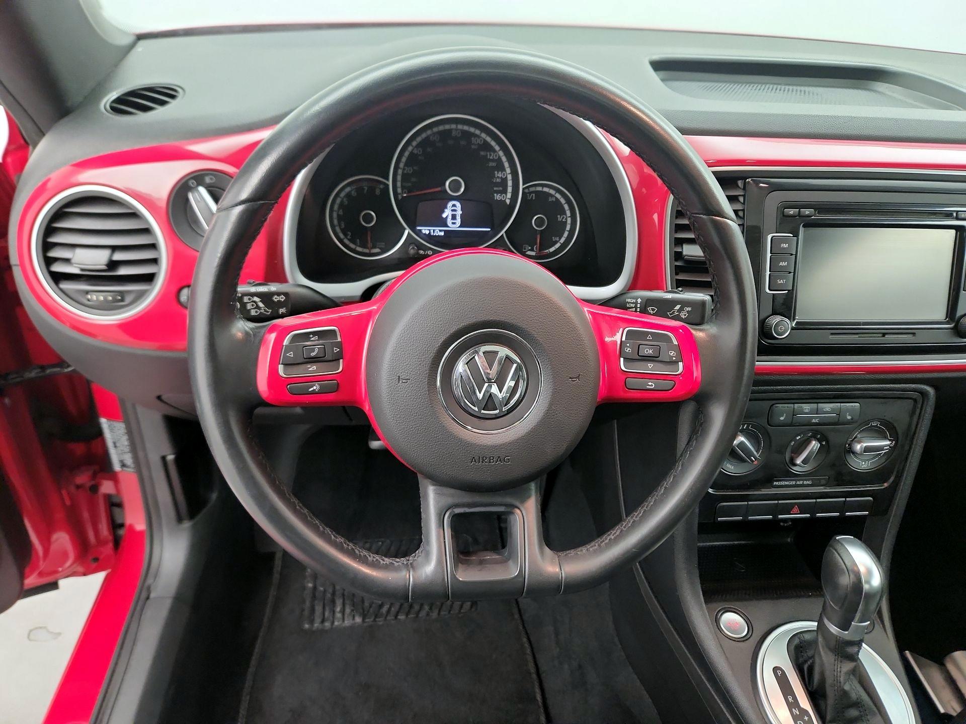 Thumbnail: 2015 Volkswagen Beetle - 10