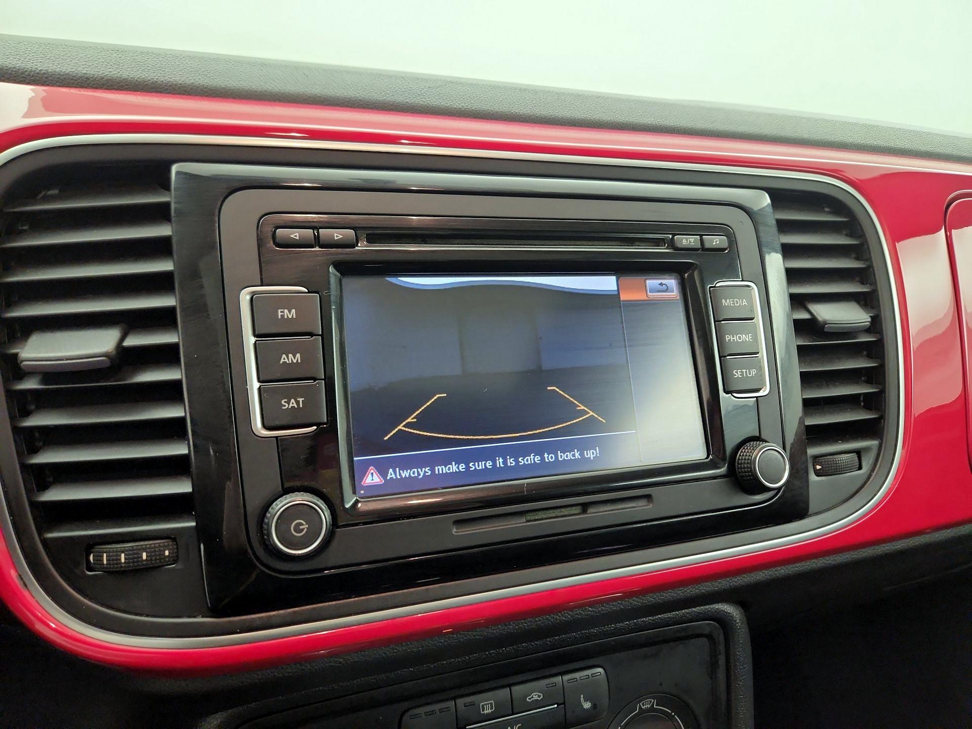 Thumbnail: 2015 Volkswagen Beetle - 13