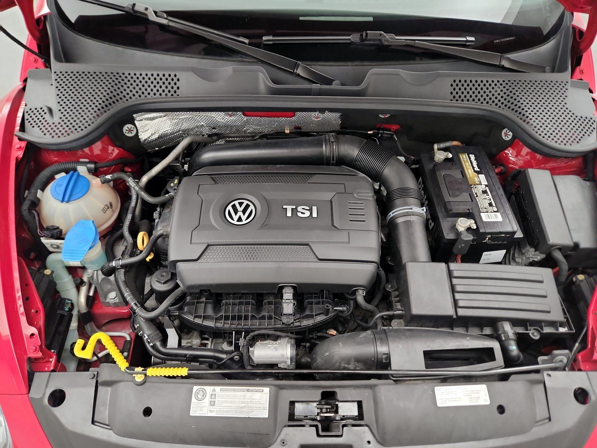 Thumbnail: 2015 Volkswagen Beetle - 20