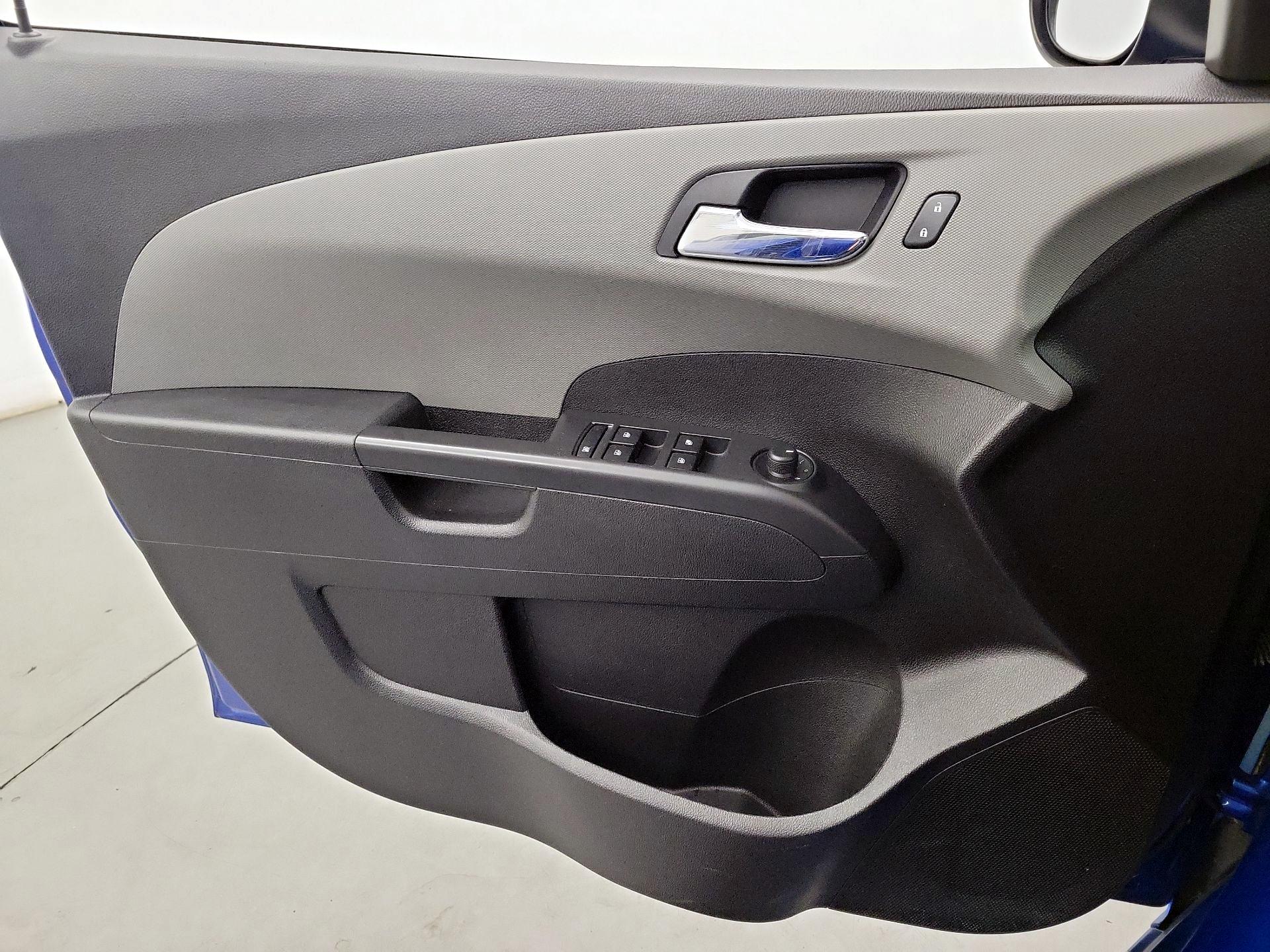 Thumbnail: 2017 Chevrolet Sonic - 10