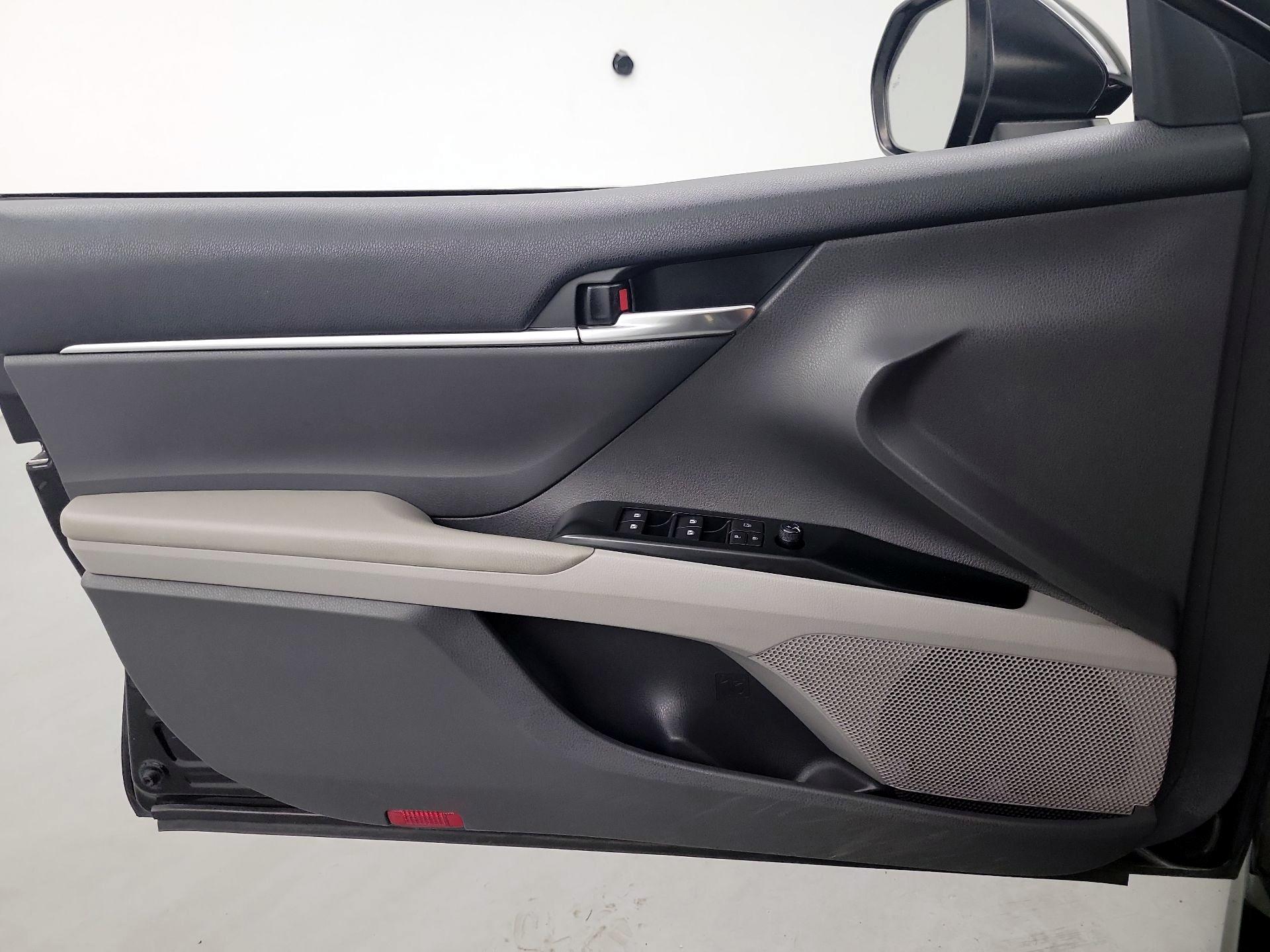 Thumbnail: 2020 Toyota Camry - 10