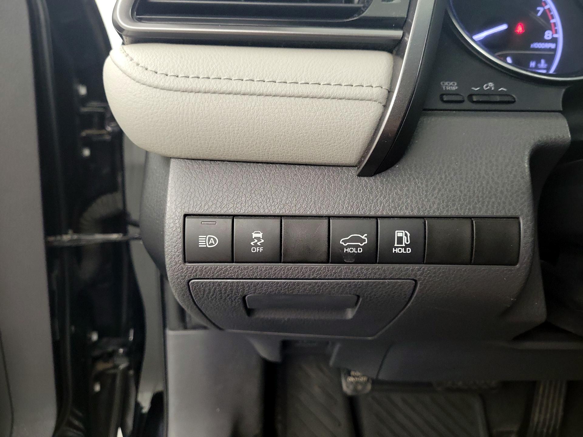 Thumbnail: 2020 Toyota Camry - 11