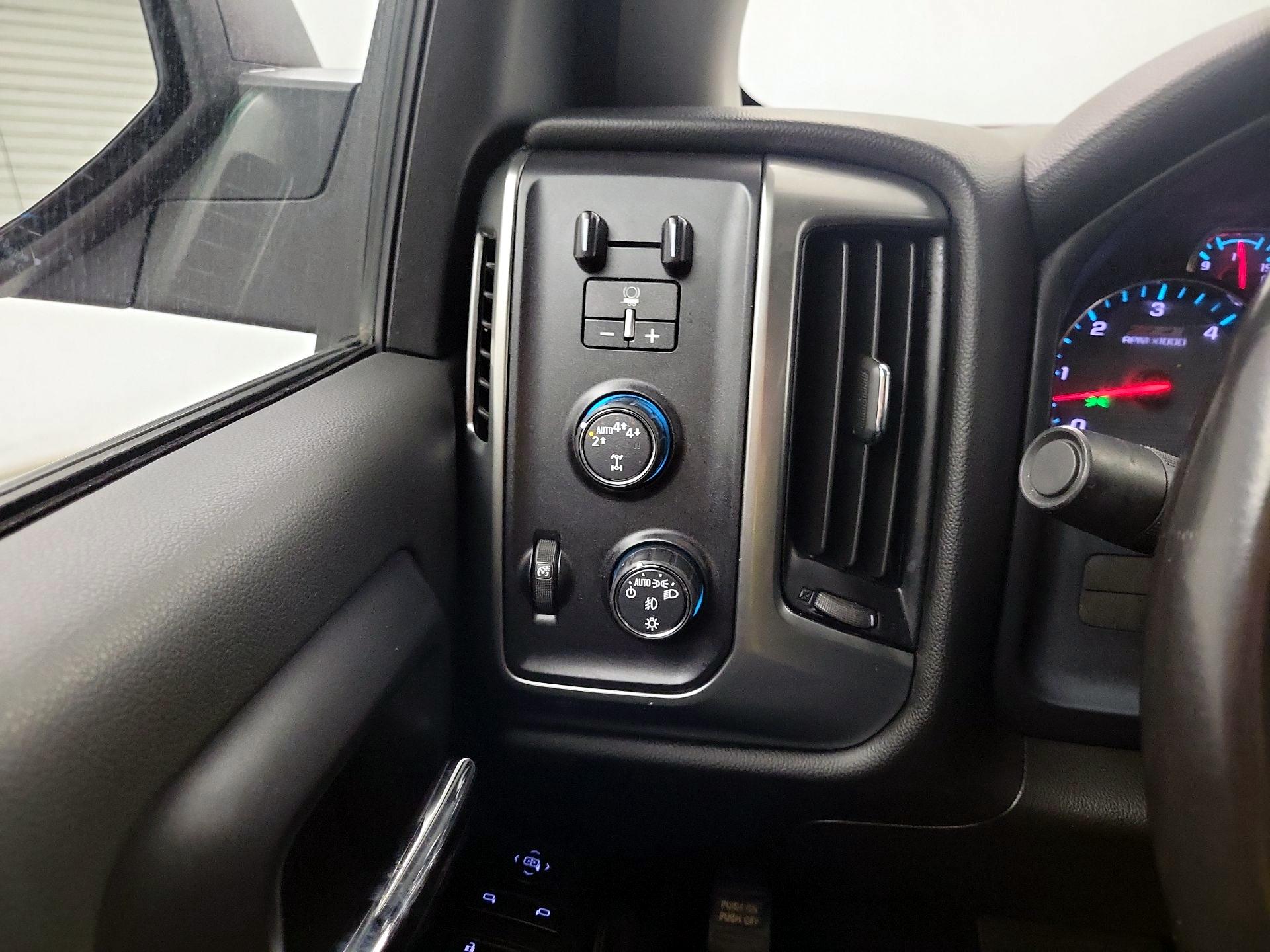 Thumbnail: 2018 Chevrolet Silverado 1500 - 11