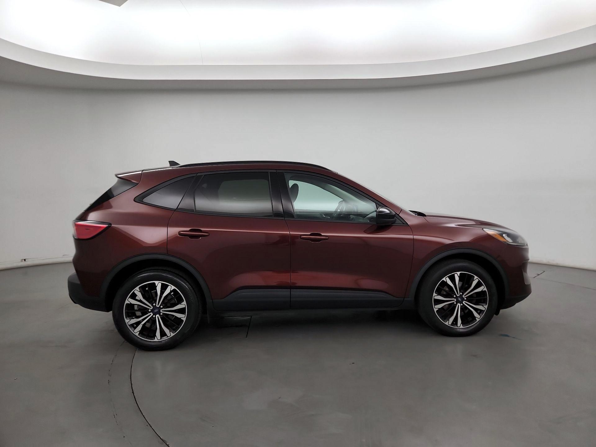 Thumbnail: 2021 Ford Escape - 4