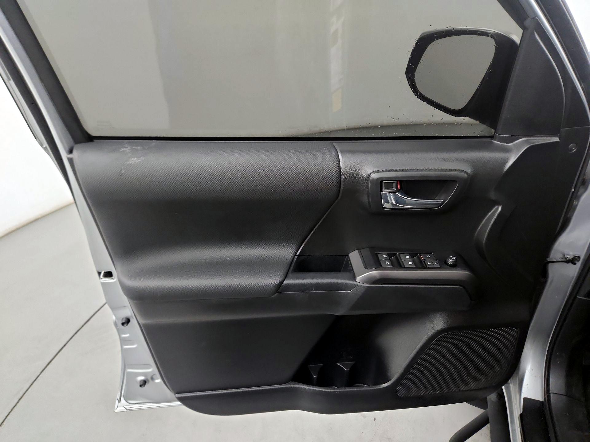 Thumbnail: 2023 Toyota Tacoma - 10